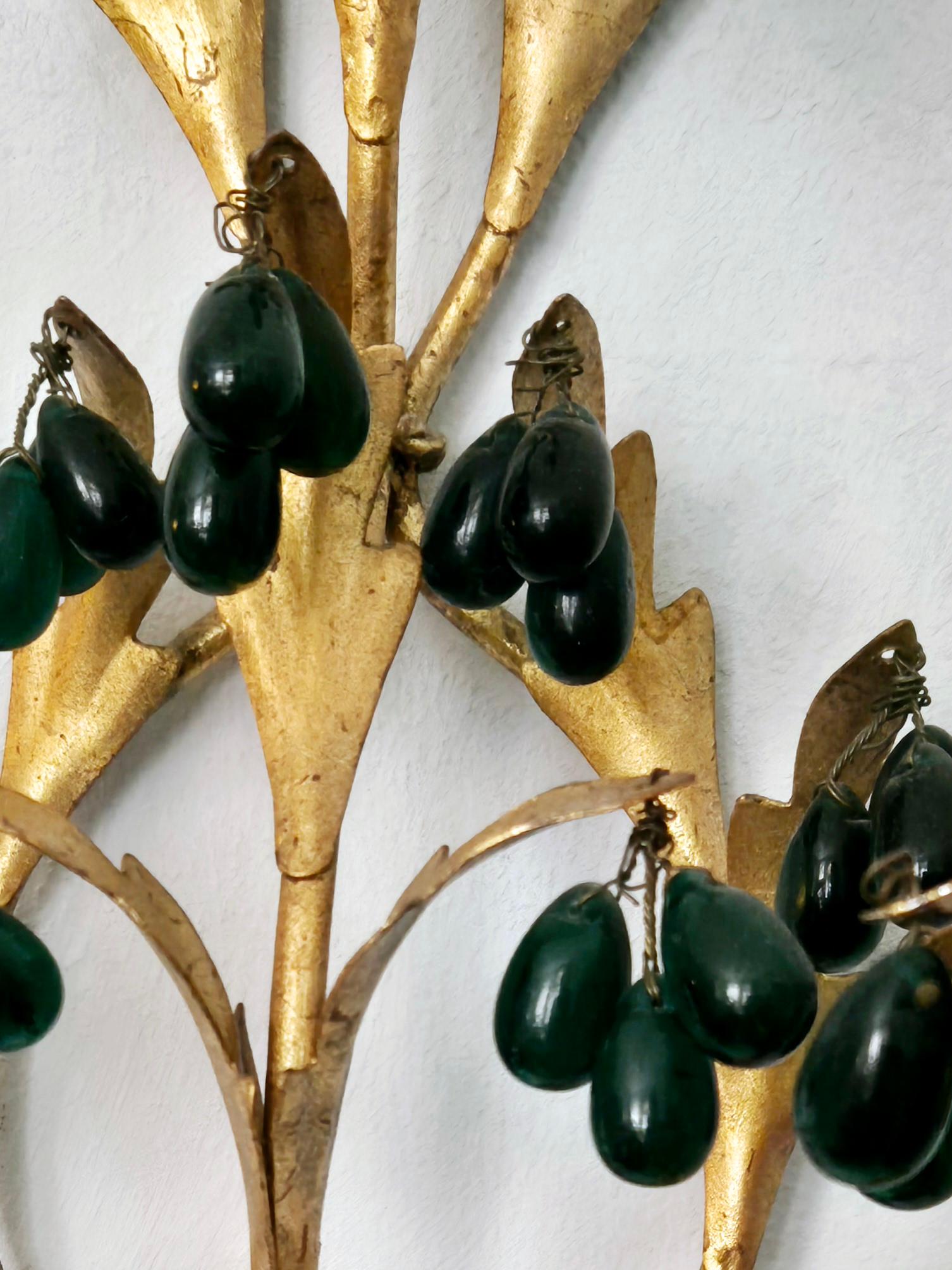 Wall lights, gilted metal with green glass drops, Italien mid-1900s Regency For Sale 2