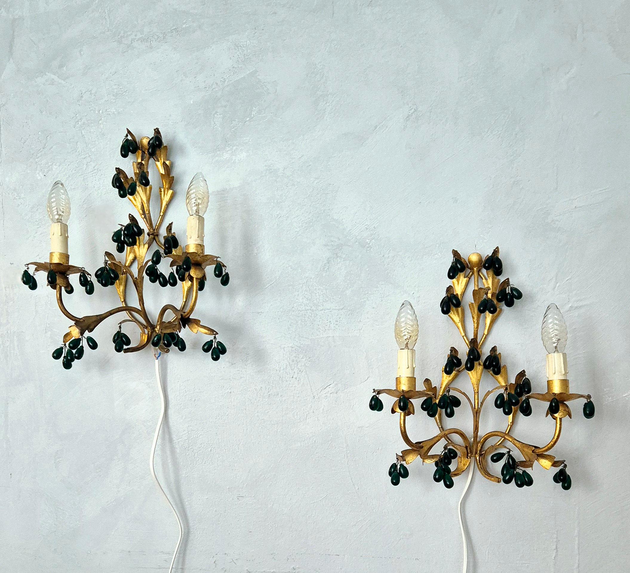 Italian Wall lights, gilted metal with green glass drops, Italien mid-1900s Regency For Sale