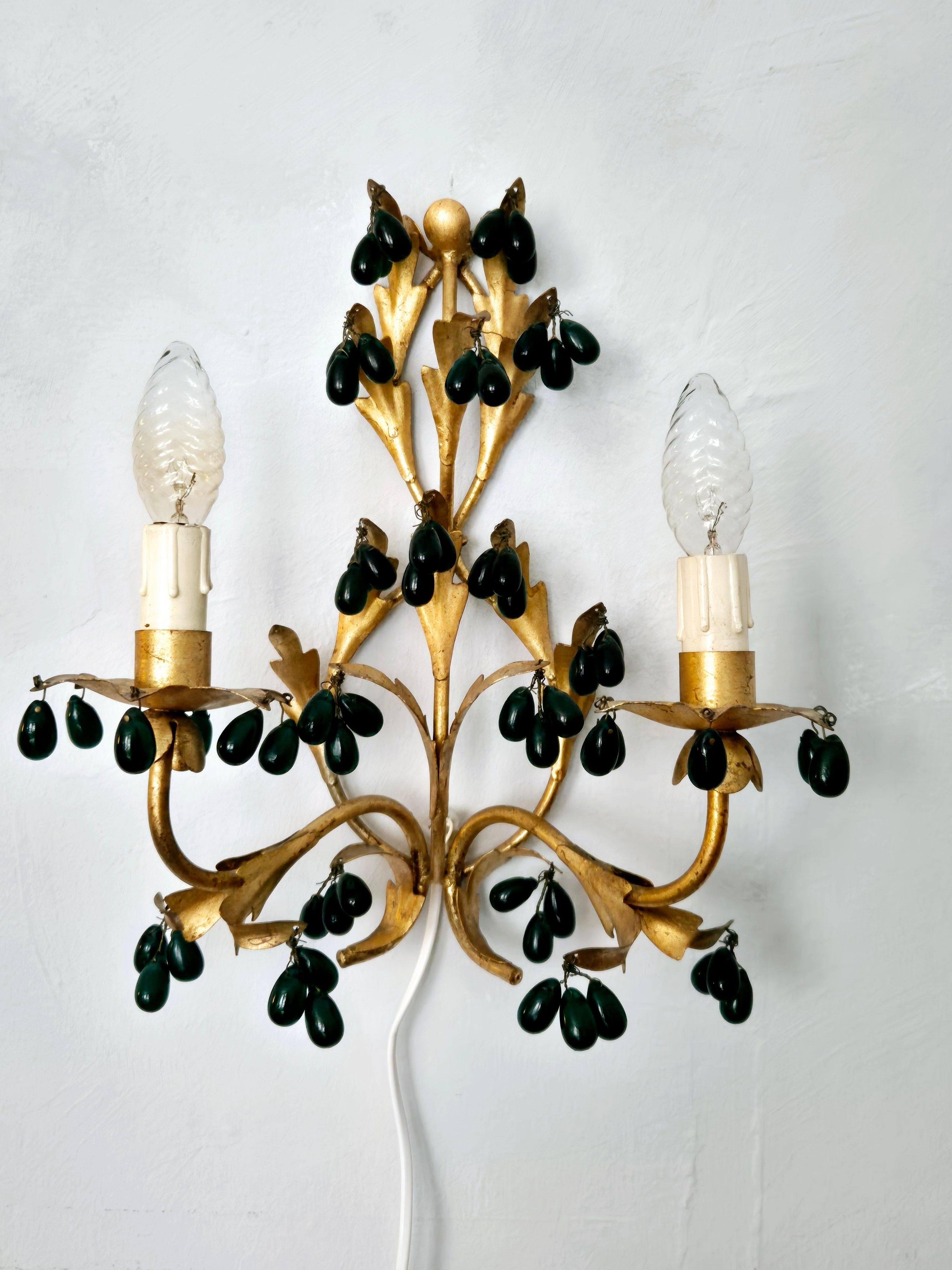 Mid-20th Century Wall lights, gilted metal with green glass drops, Italien mid-1900s Regency For Sale