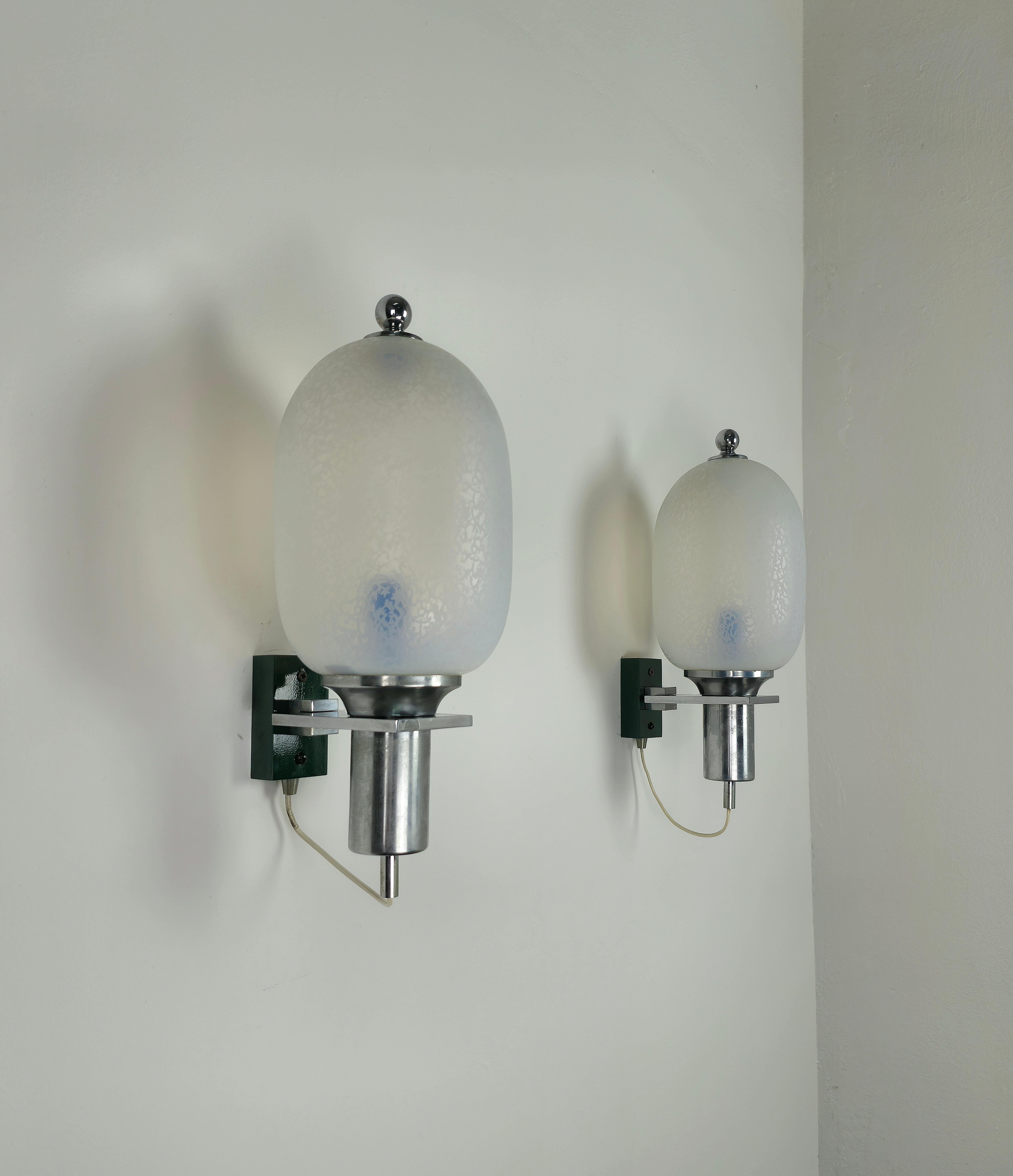 Wall Lights Sconces Etched Glass Chromed Brass Midcentury Italy 1970s Set of 2 In Good Condition For Sale In Palermo, IT