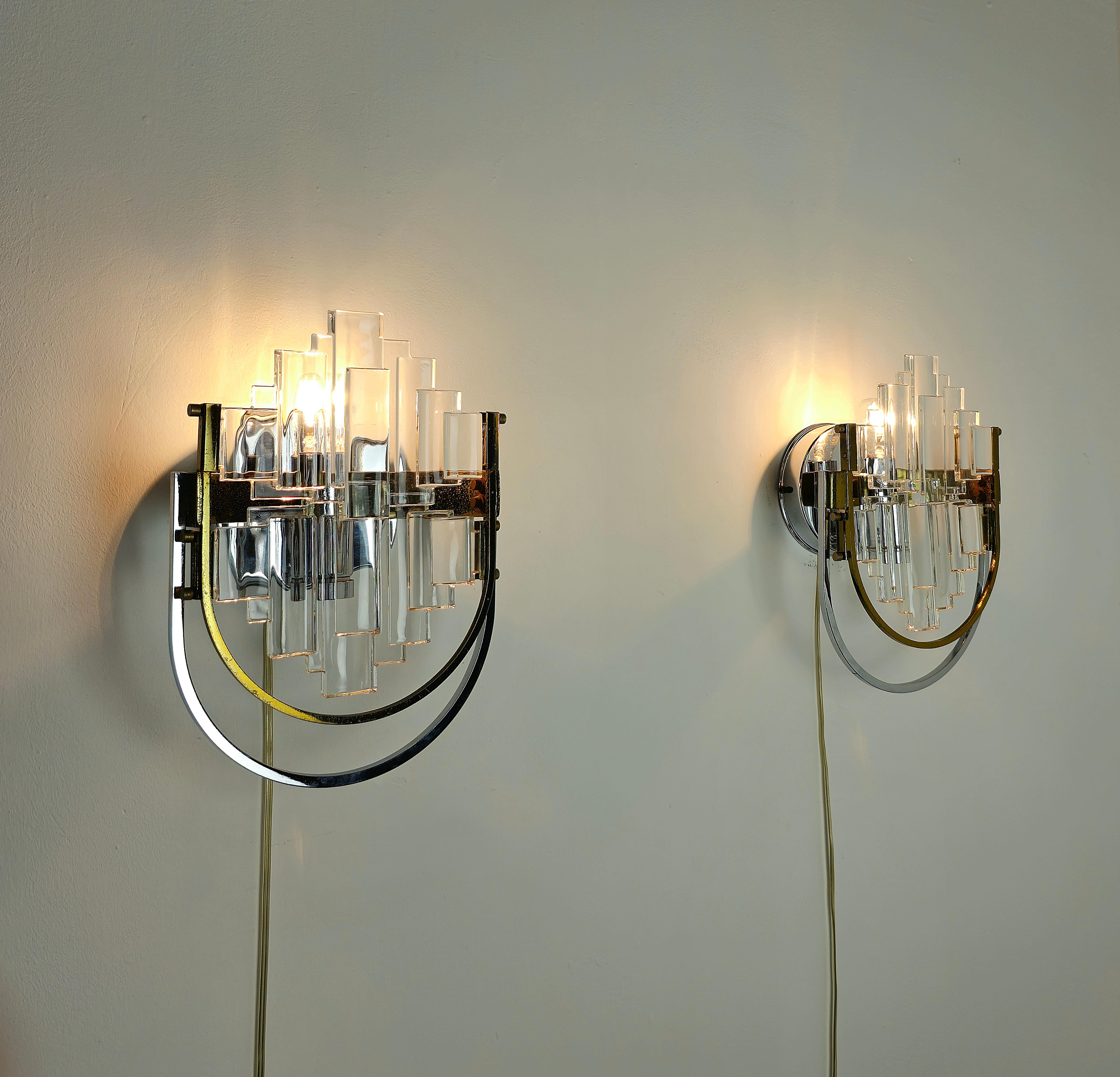 Italian Pair of Wall Lights Sconces Gaetano Sciolari Stilkronen Glass Metal Midcentury  For Sale