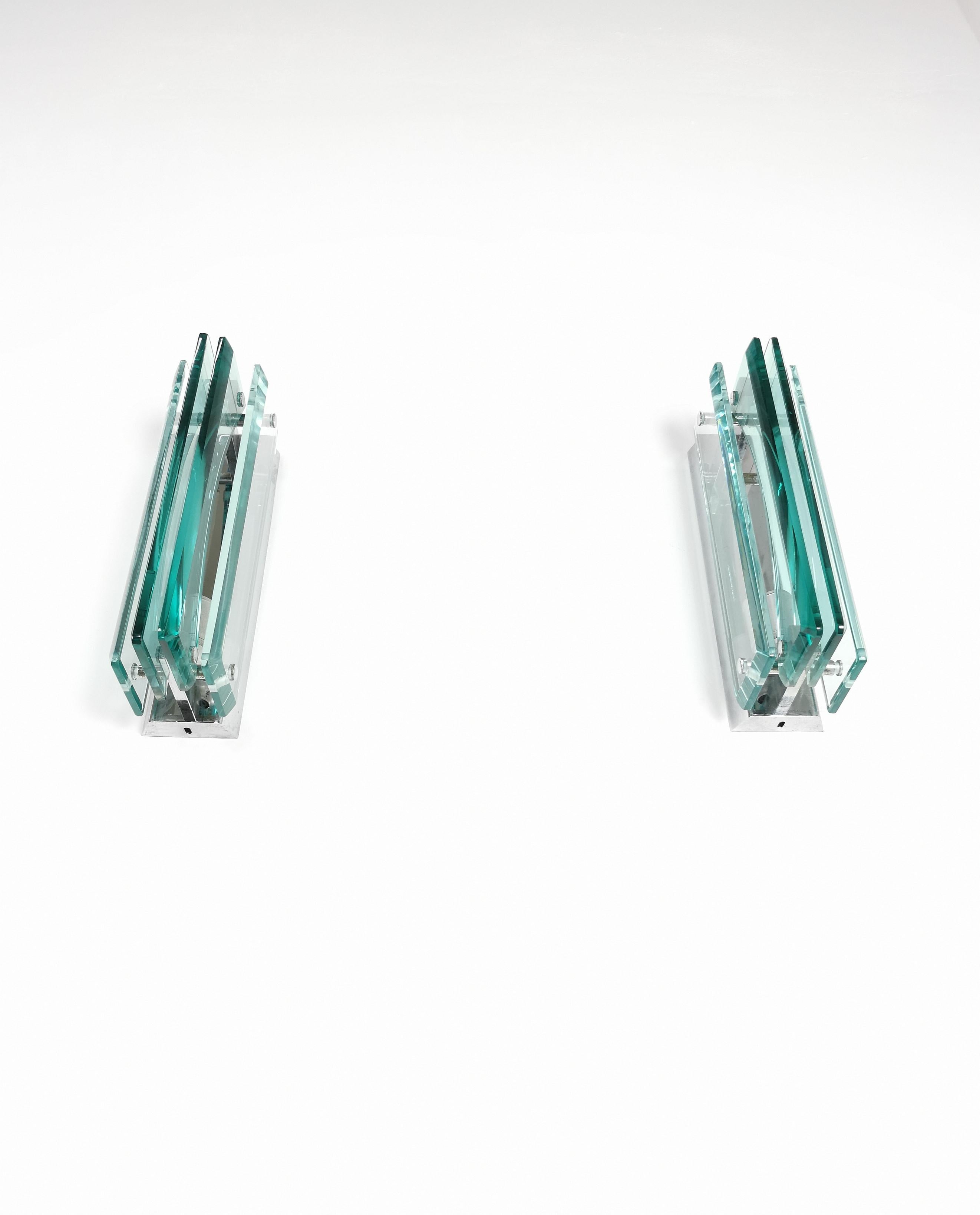 Mid-Century Modern Lights Sconces Glass Chromed Brass Attributed to Cristal Art 1970s Set of 2 en vente