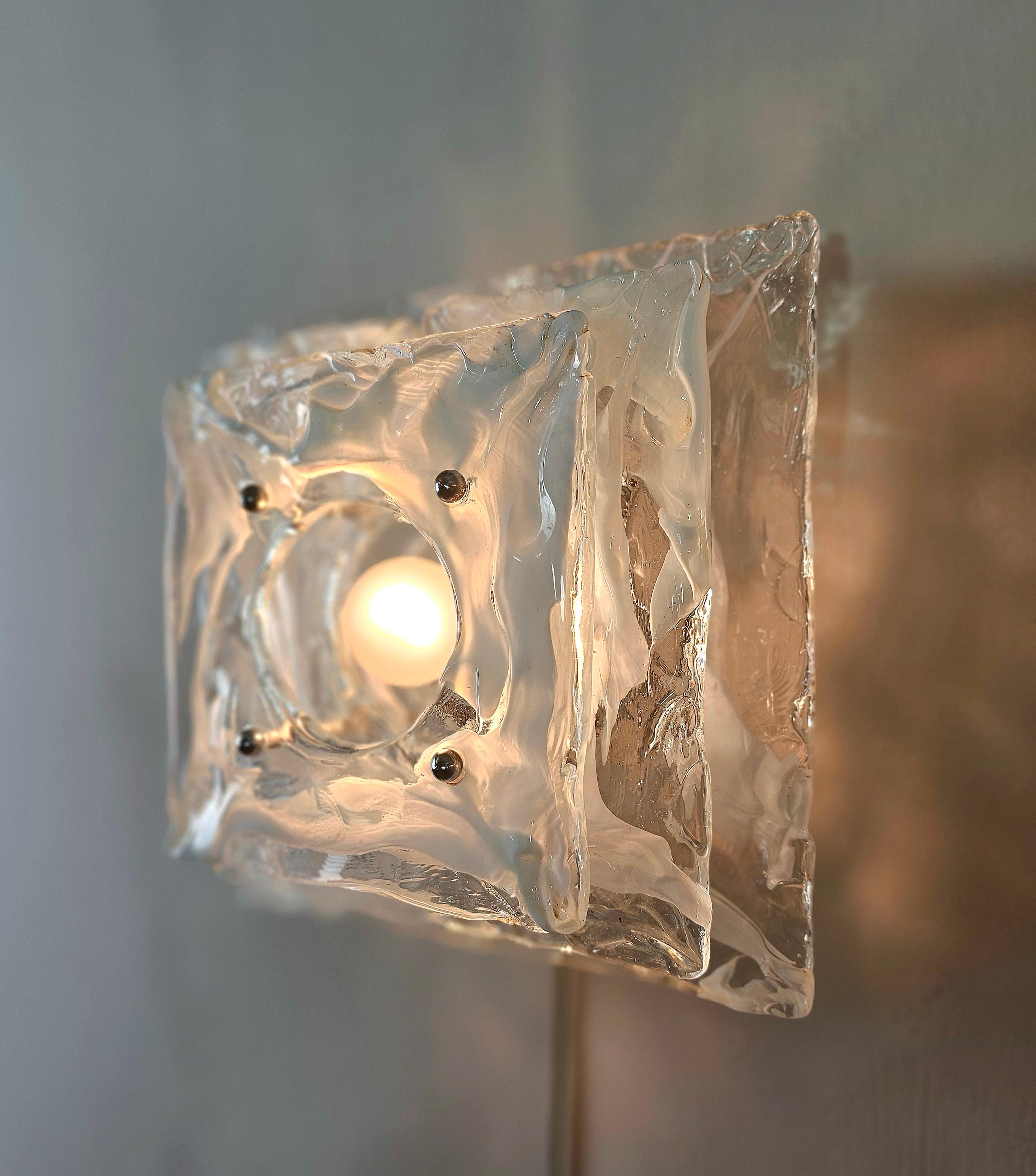 Rare set of 3 , Murano glass applique, transparent and white. Metal structure that supports 3 glass of different sizes and 1 light in the center. Italian production from the 70s .They preserve every original part of the period. Recommended piece.