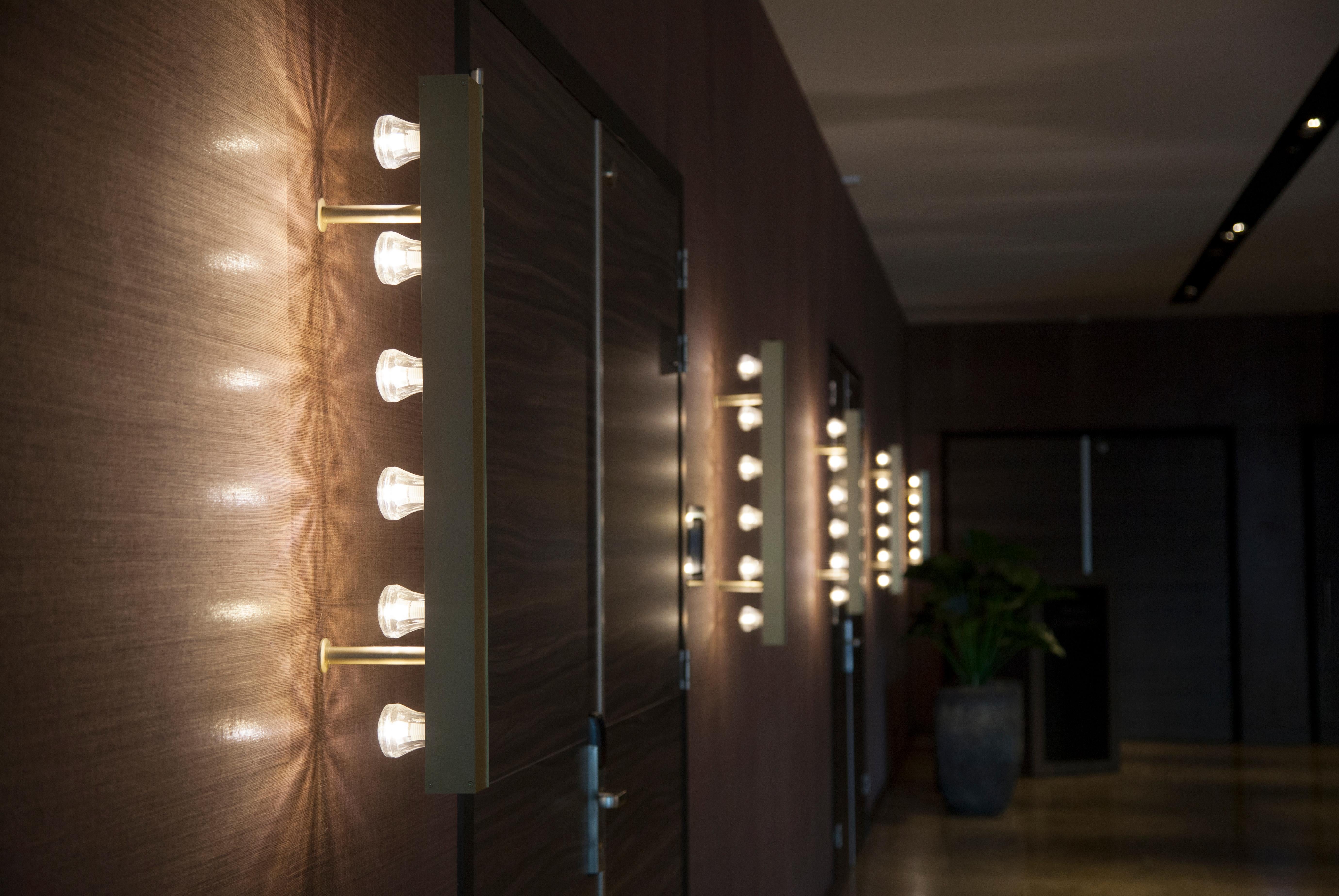 Anodizzato Lampada da parete contemporanea Wall Line 75 in alluminio anodizzato nero di JSPR in vendita