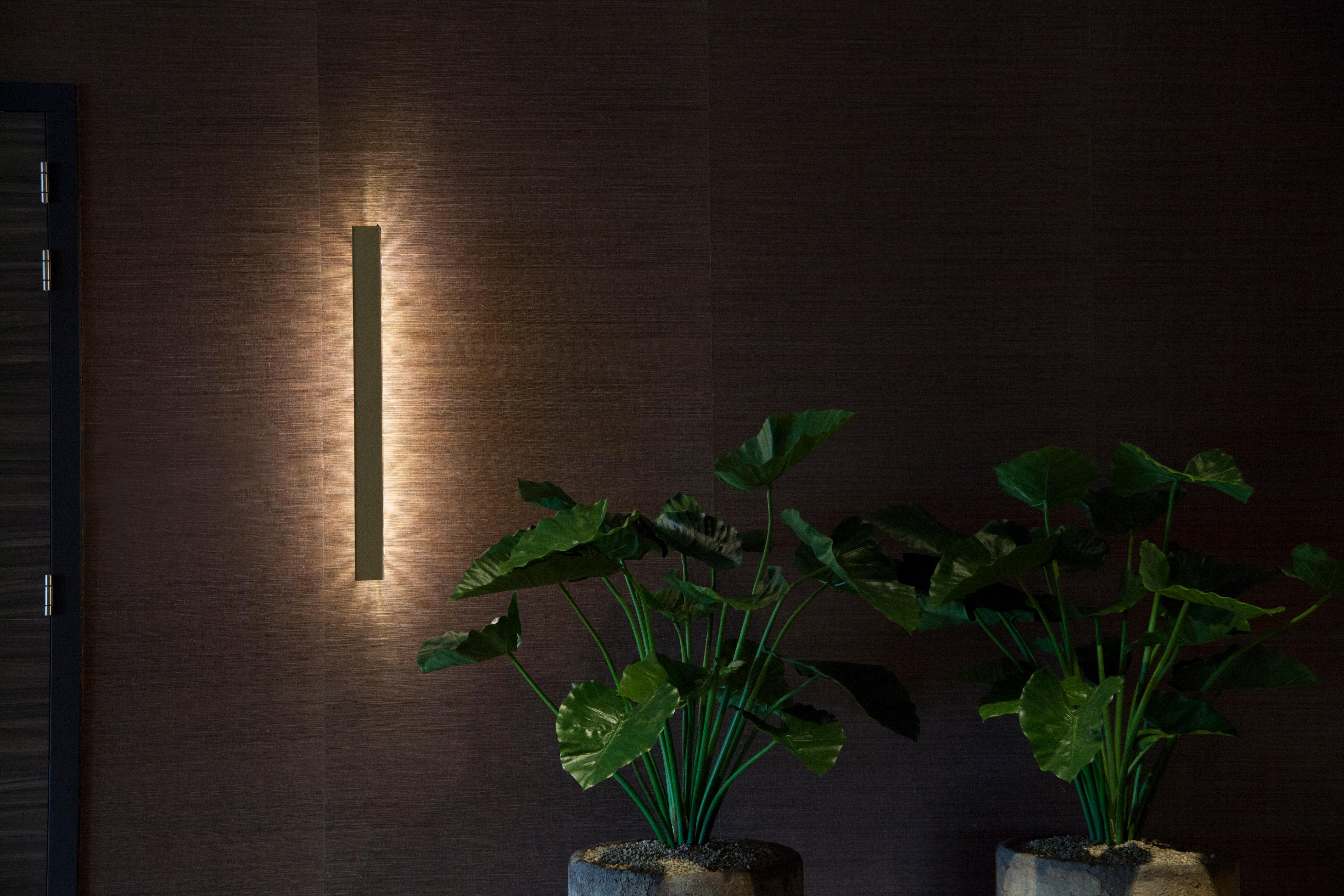 Lampada da parete contemporanea Wall Line 75 in alluminio anodizzato nero di JSPR In condizioni Nuovo in vendita a Geneve, CH