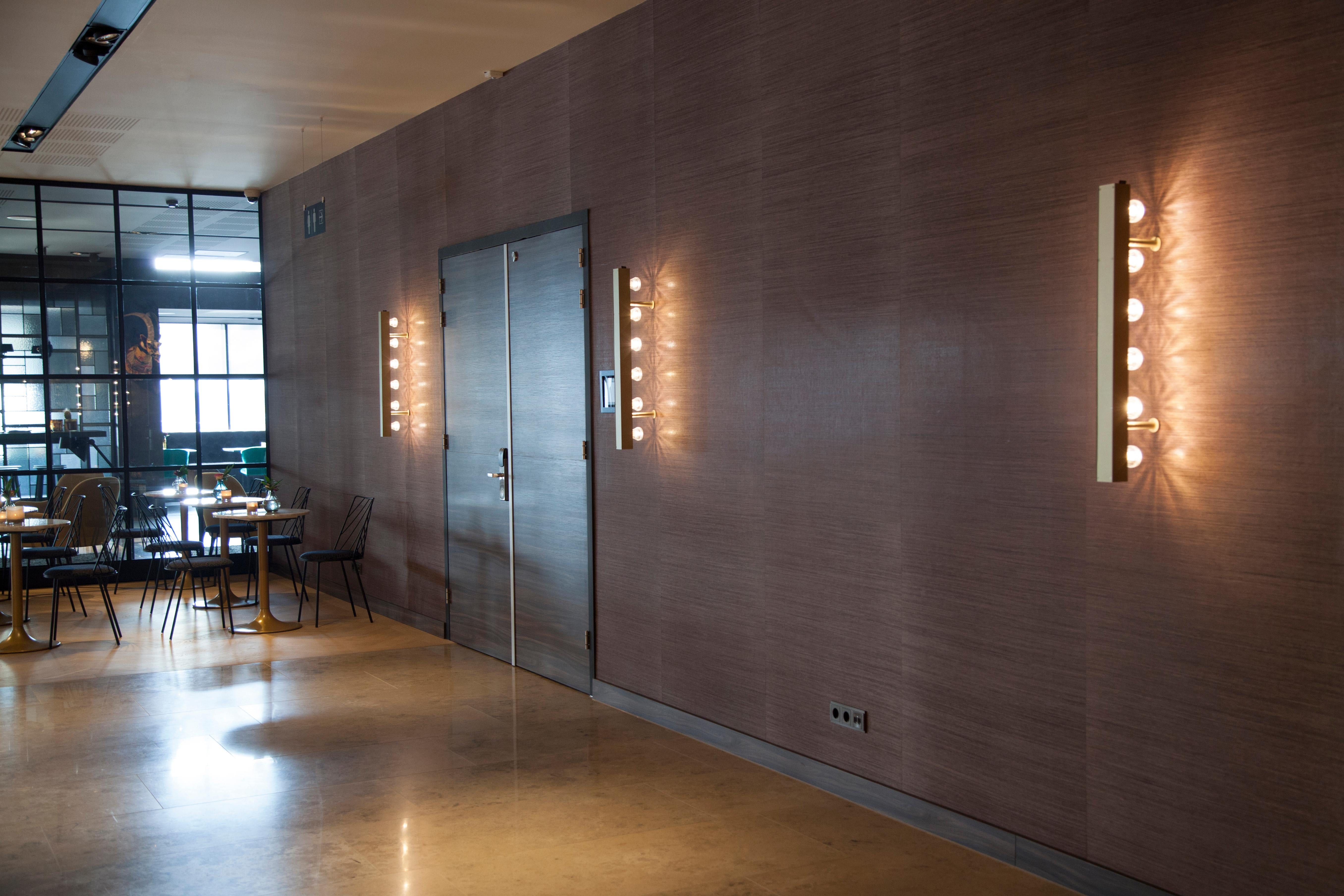 XXI secolo e contemporaneo Lampada da parete contemporanea Wall Line 75 in alluminio anodizzato nero di JSPR in vendita