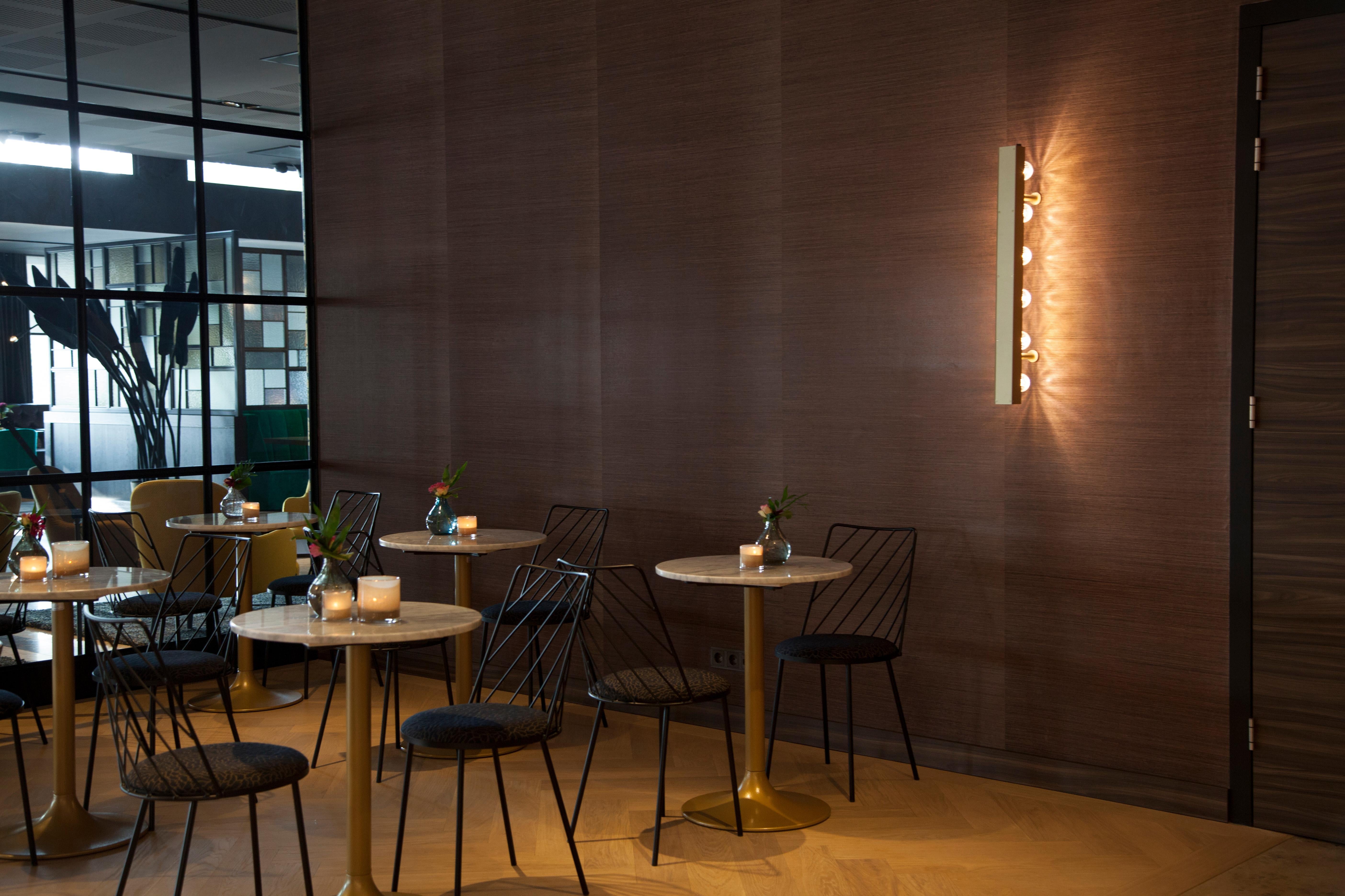 Alluminio Lampada da parete contemporanea Wall Line 75 in alluminio anodizzato nero di JSPR in vendita