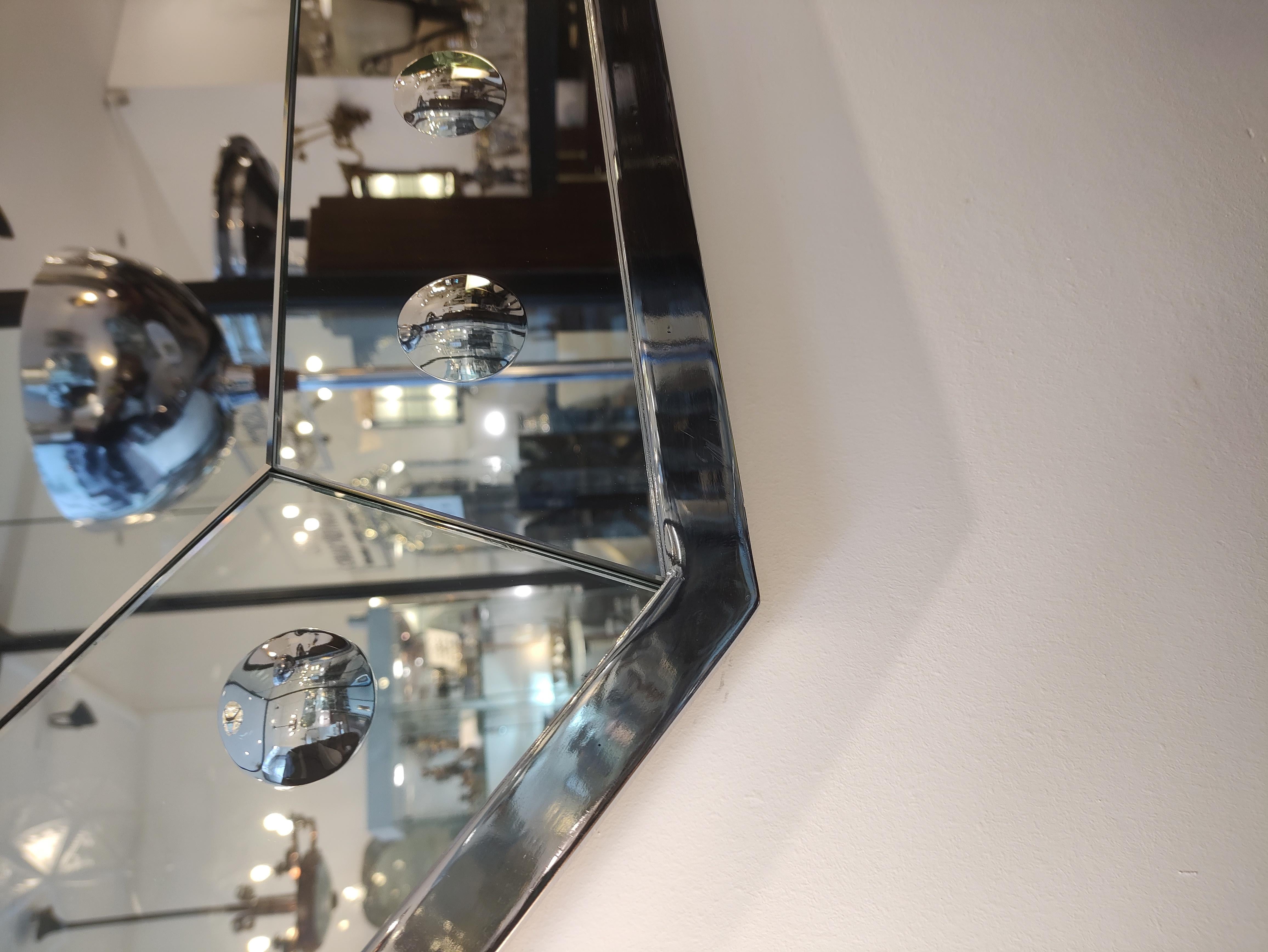 Argentin Miroir mural avec cadre chromé de style Art Déco en vente