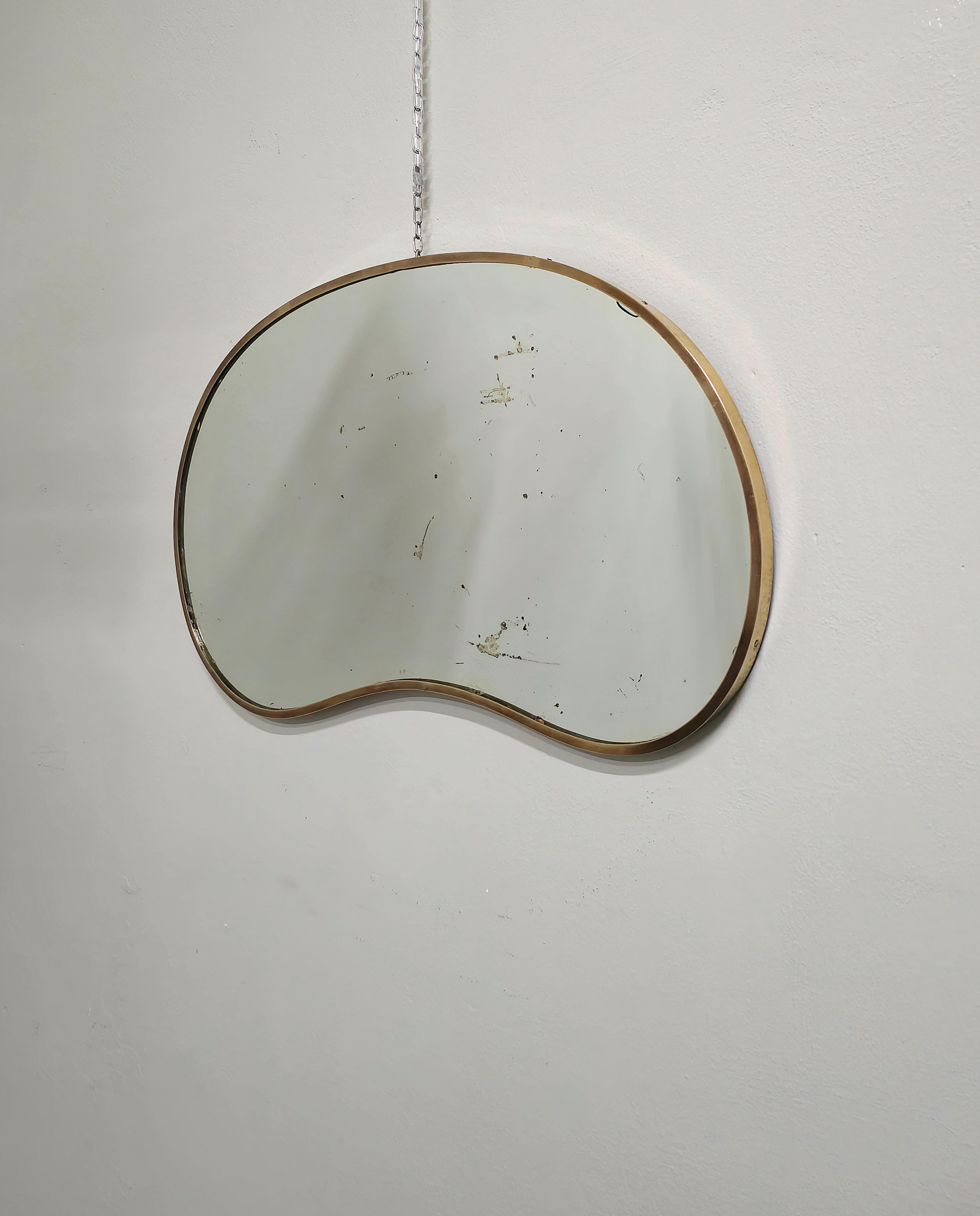 Haricot shaped wall mirror made with brass frame. Italy of the 50s.

Weight: 8,200 Kg


Note: We try to offer our customers an excellent service in shipments all over the world, collaborating with the best partners 