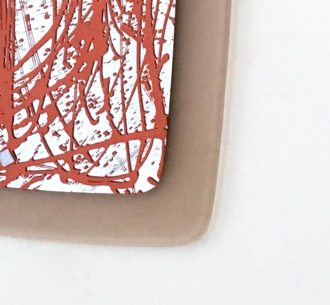 Espejo de pared de Enzio Wenk con marco de plexiglás y detalles de esmalte naranja, Italia en venta 2