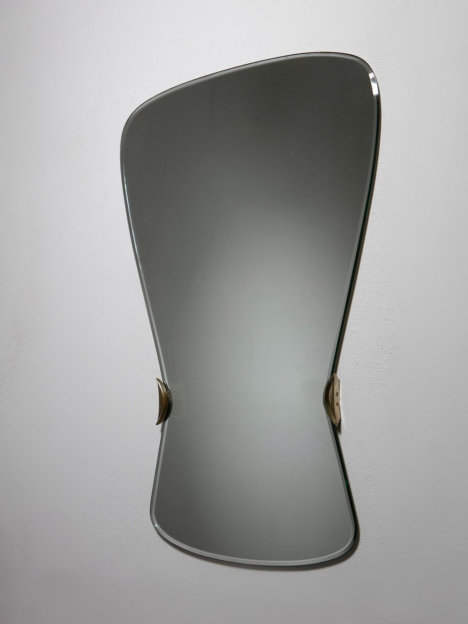 Wall mirror by Max Ingrand for Fontana Arte,
Brass frame and grind mirrored crystal. 