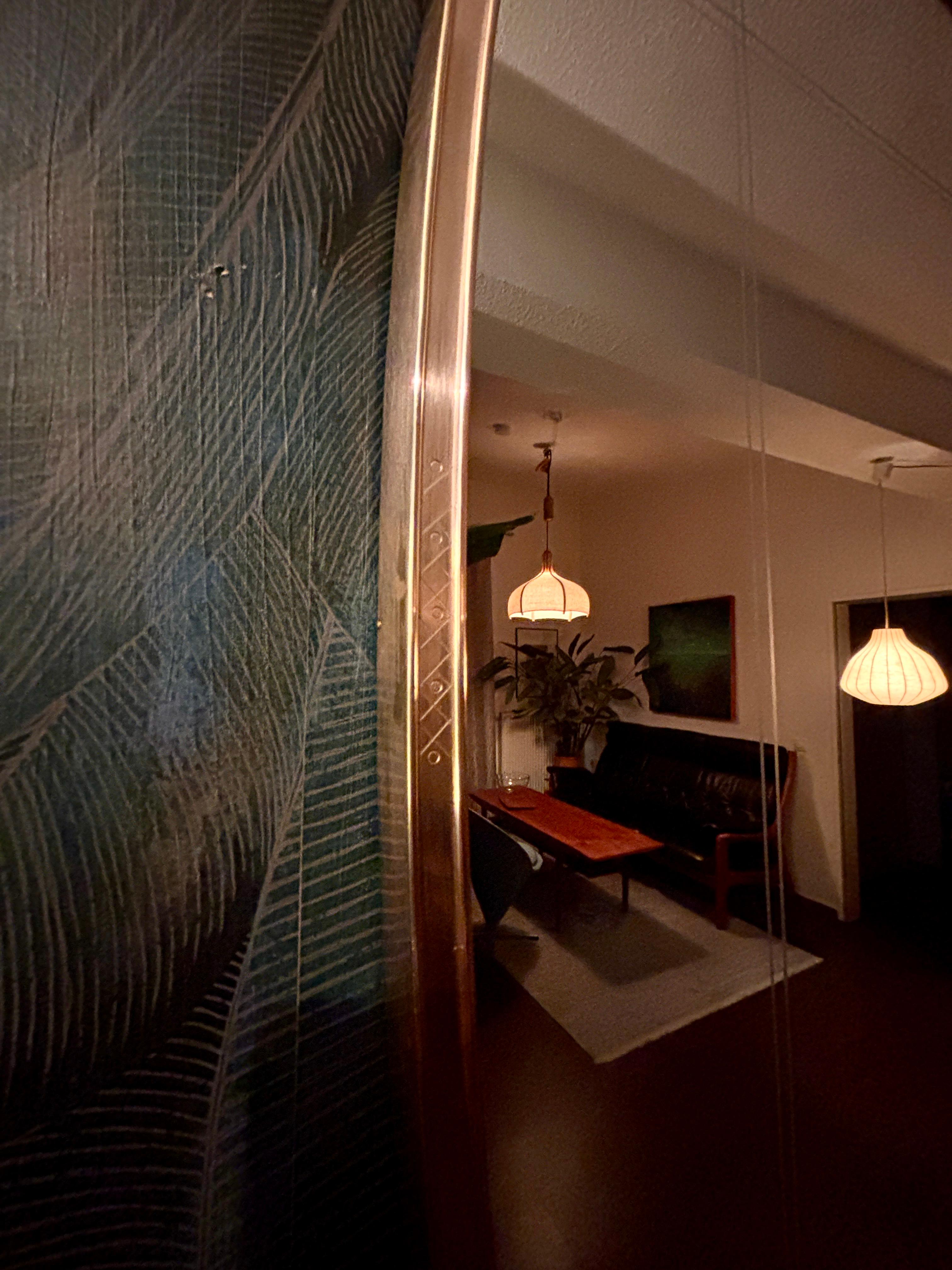 Laiton Miroir mural par Münchner Zierspiegel, années 1950 en vente