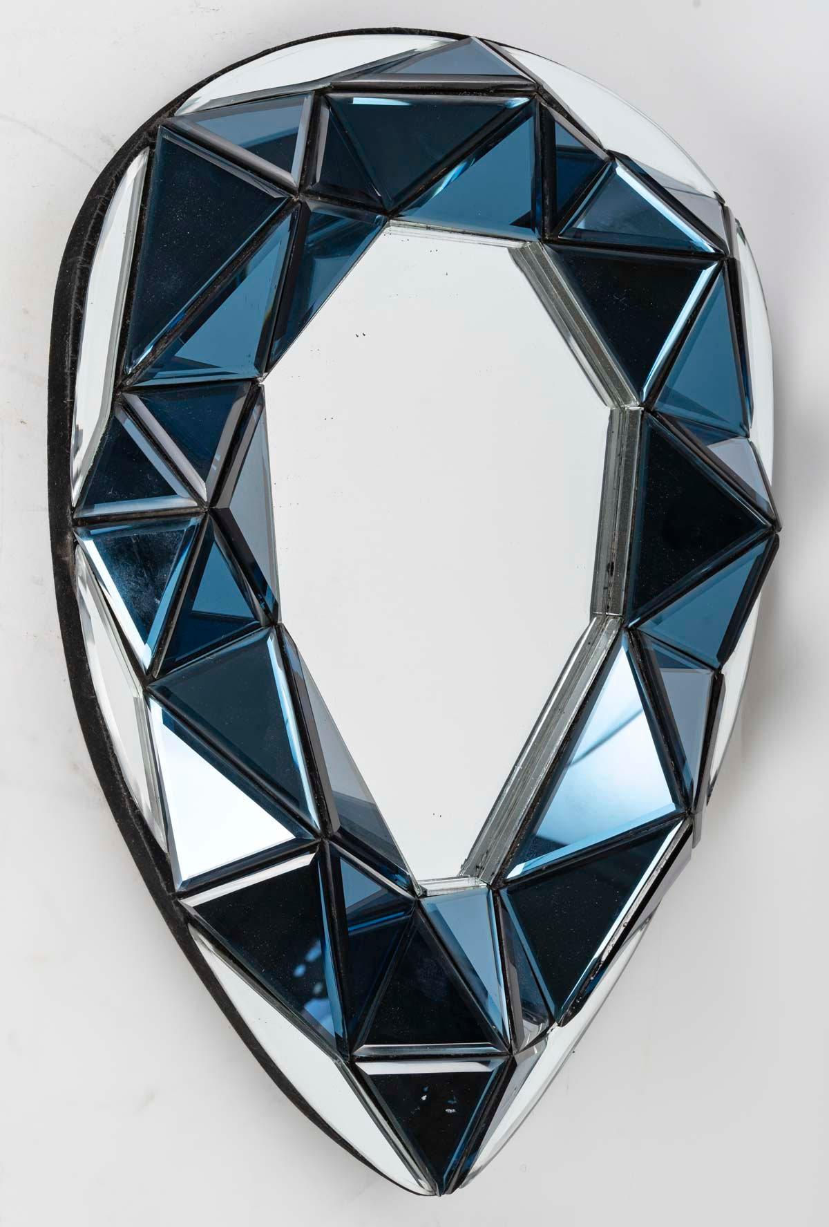 Wall mirror by Olivier de Schrijver and glass plate, 20th century.

Wall mirror, Belgian school, artist Olivier de Schrijver, blue and clear glass plate, signed and numbered 5/240, velvet back.
H: 50cm, W: 35cm, D: 9cm