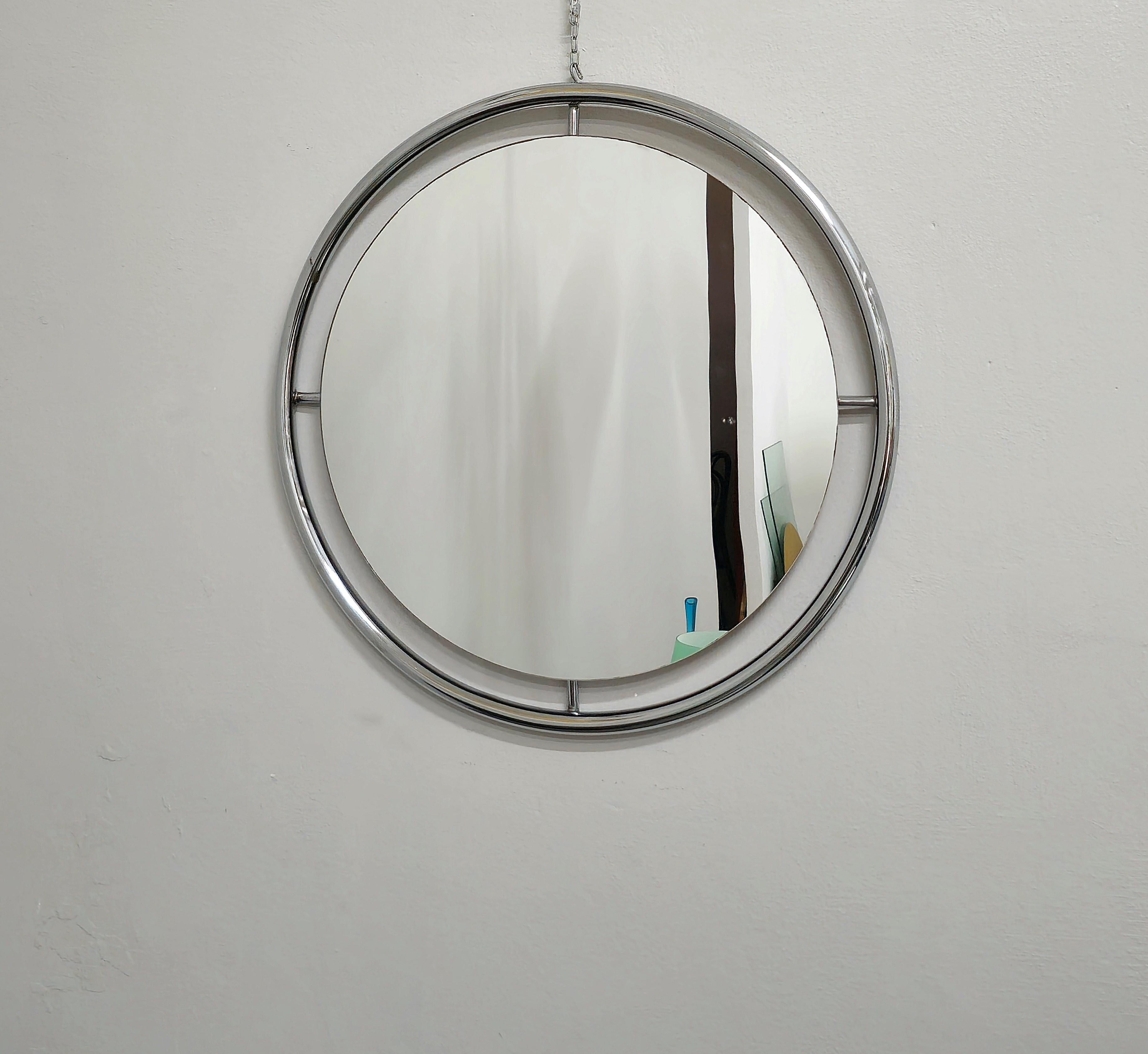 Miroir mural circulaire en métal tubulaire chromé. Fabriqué en Italie dans les années 70.



Note : Nous essayons d'offrir à nos clients un excellent service, même pour les envois dans le monde entier, en collaborant avec l'un des meilleurs