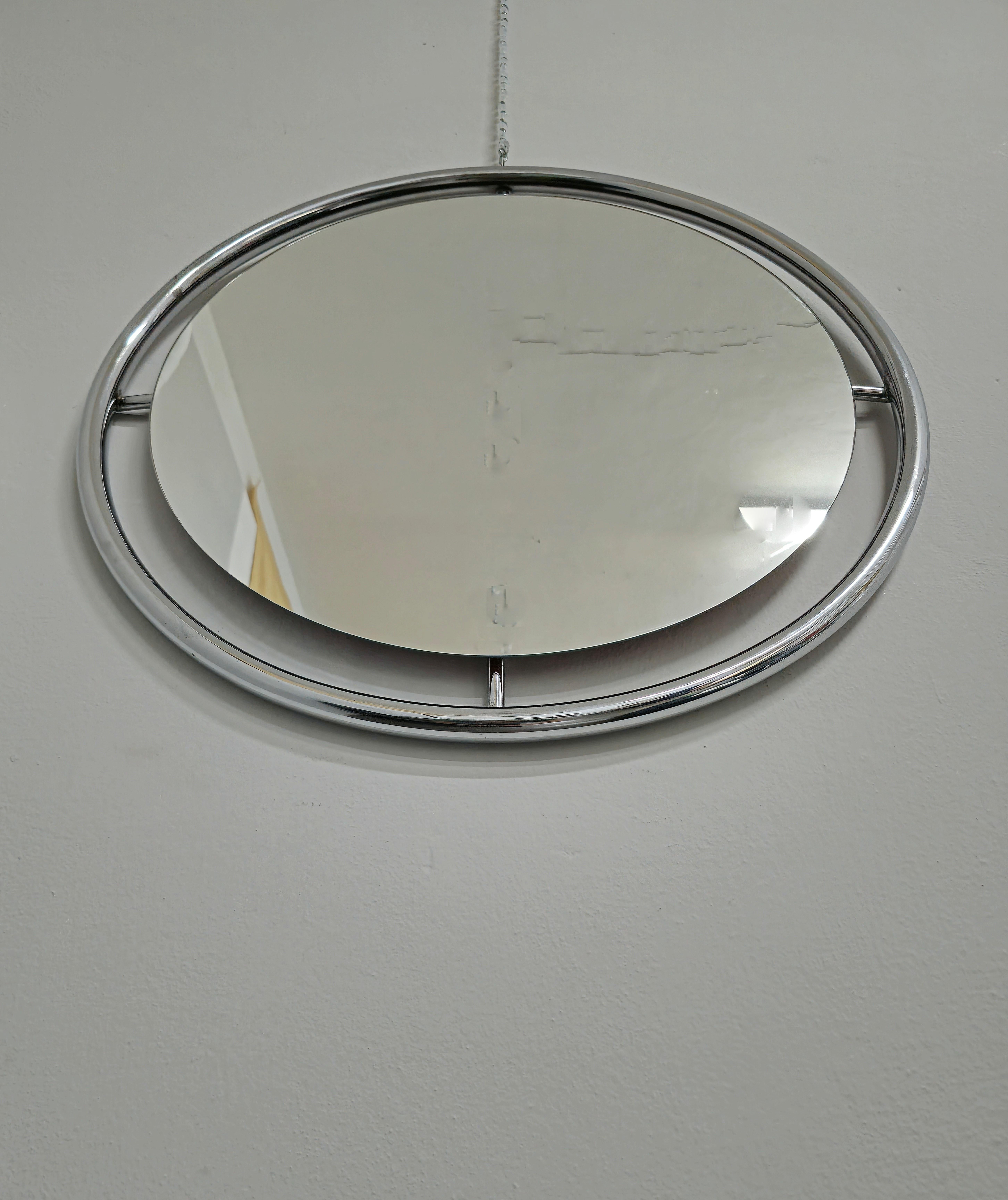 Wall Mirror Chromed Metal Circular Midcentury Modern Italian Design 1970s In Good Condition For Sale In Palermo, IT