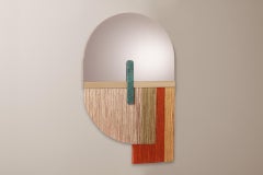 DOOQ Miroir mural rouge Souk, moderne du milieu du siècle, en noyer naturel & marbre vert & soie