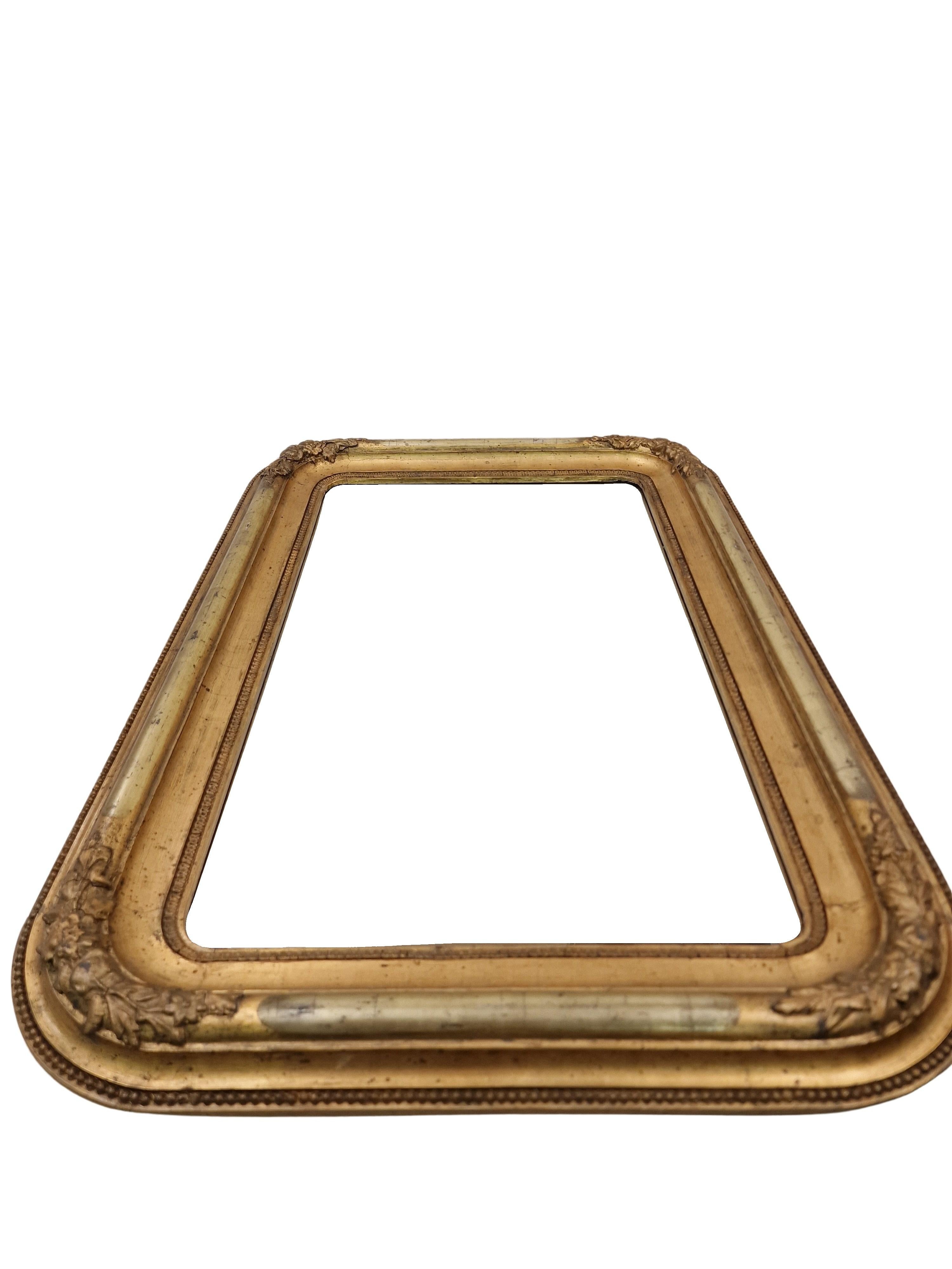 Biedermeier Decorative wall Mirror, Frame, wood stucco, gold, rounded edges, 1840s, Austria For Sale