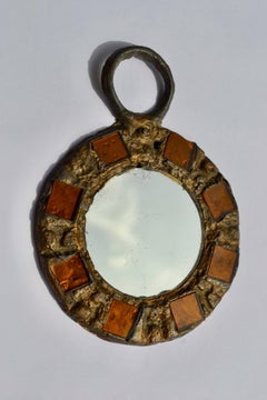 Espejo de pared de metal con incrustaciones de talosel naranja de Irena Jaworska - Francia 1970