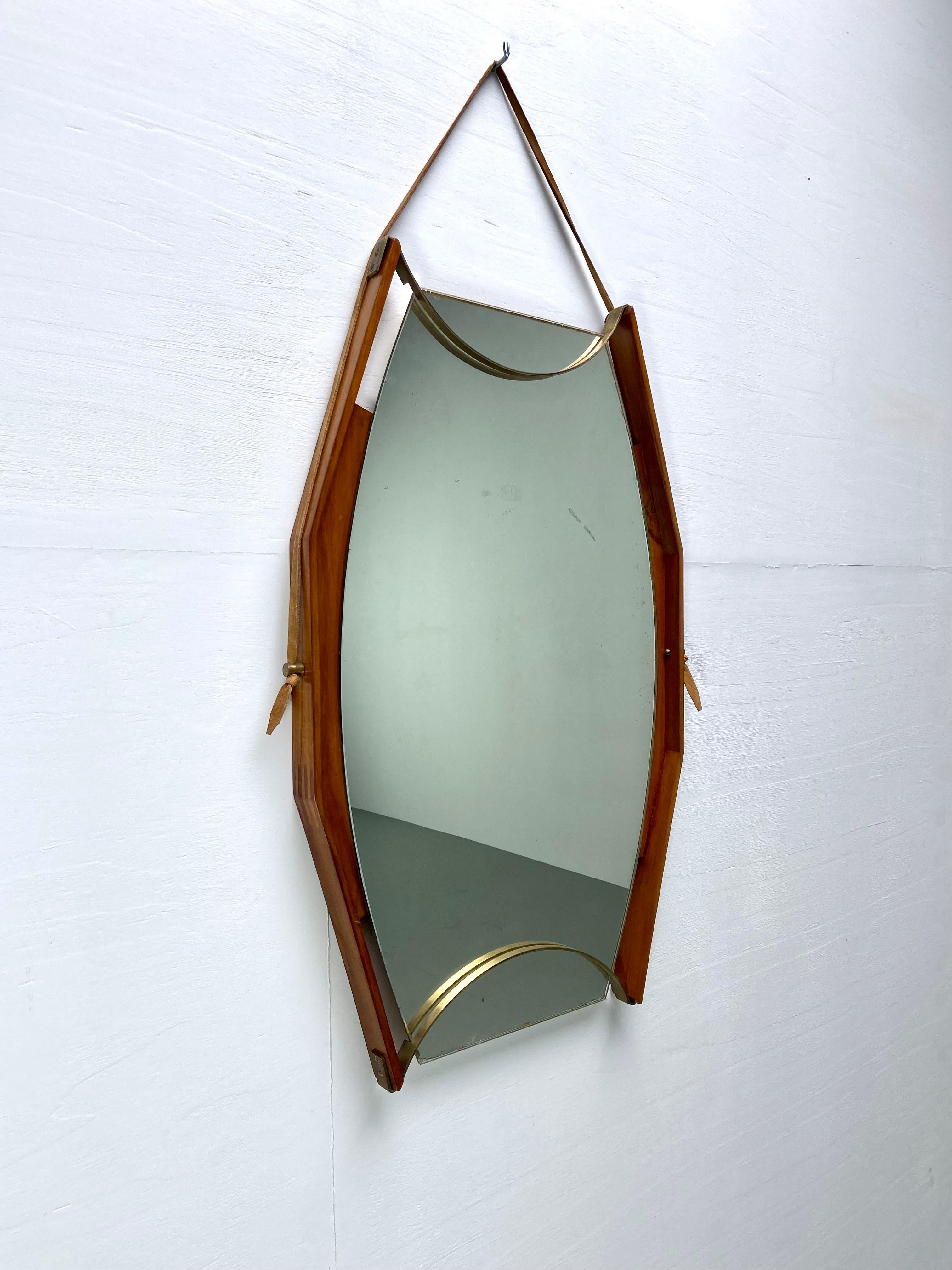 Sublime Italian fifties mirror very much in the style of Ico Parisi. Great combination of materials and colours with nice old patina in everything. The walnut has aged beautifully over the years but so has the brass and even the mirror. Older