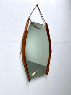 Espejo de pared de nogal, latón y cristal, Italia, años 50