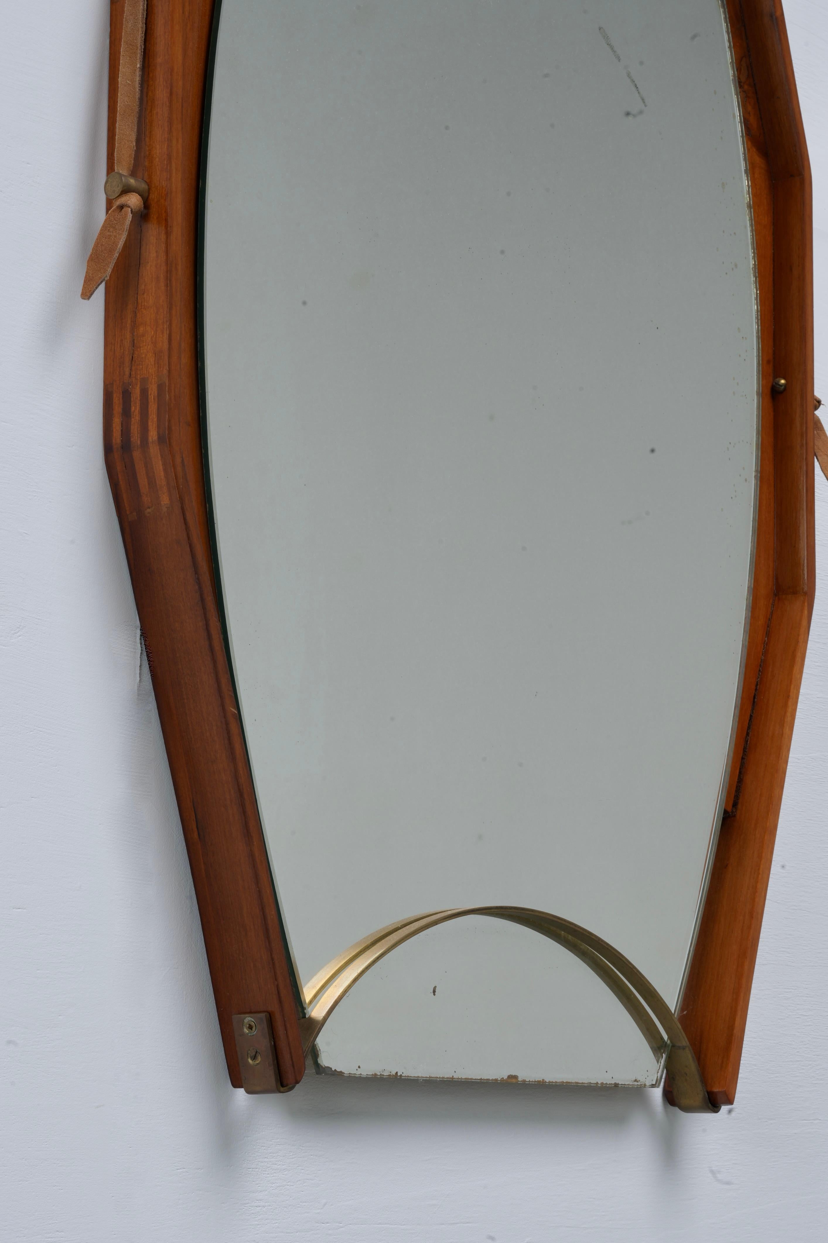 Wall Mirror in Walnut, Brass and Glass, Italy, 1950's In Good Condition For Sale In Uithoorn, NL