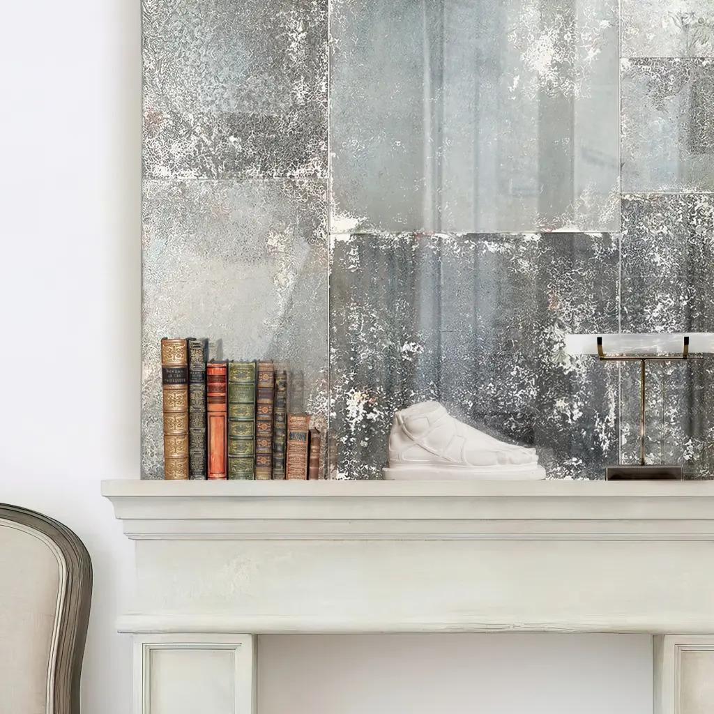 XIXe siècle Miroir mural, grand format, verre oxydé, style années 1950 en vente