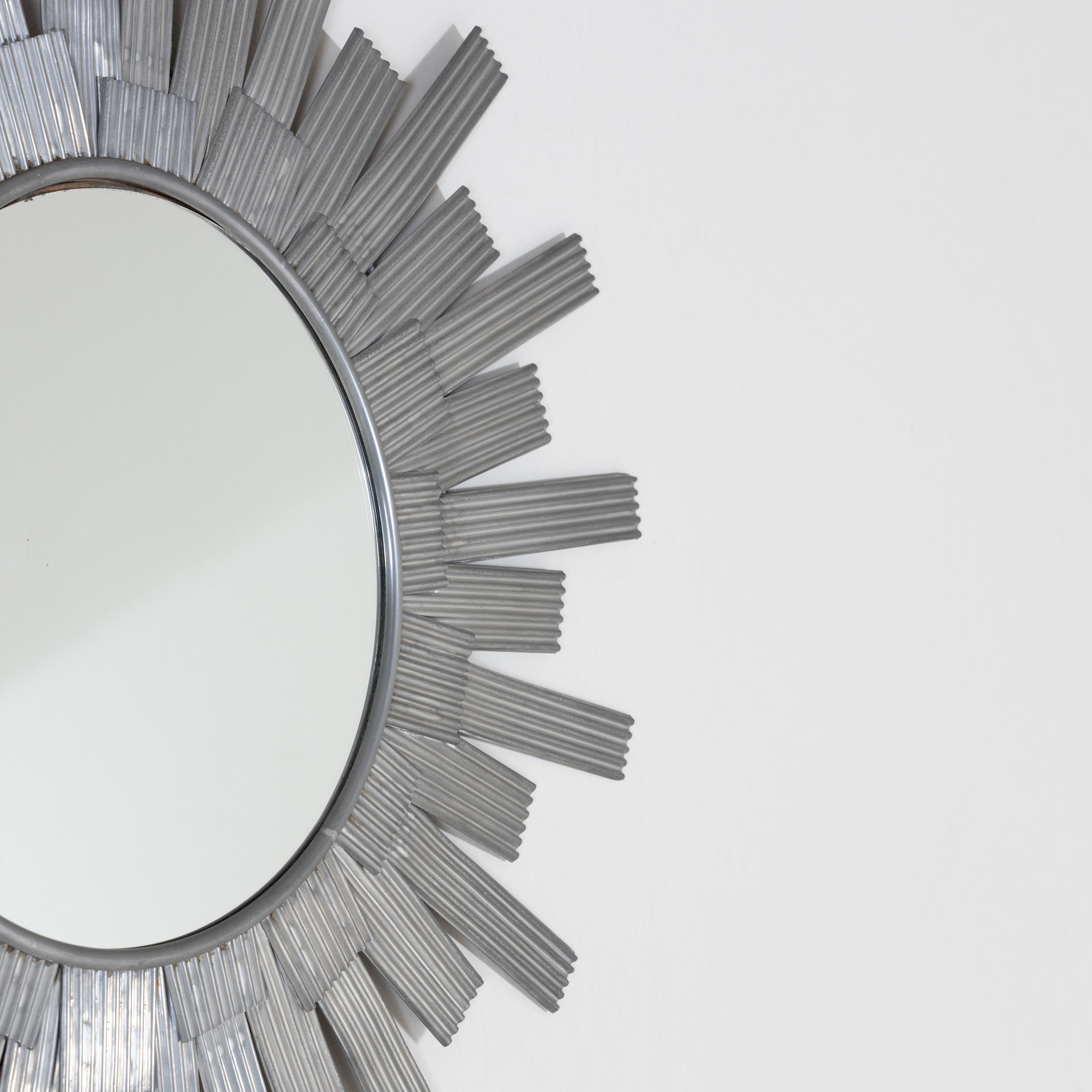 Miroir mural en tôle d'aluminium façonnée, produit par Bottega Gadda. en vente 4