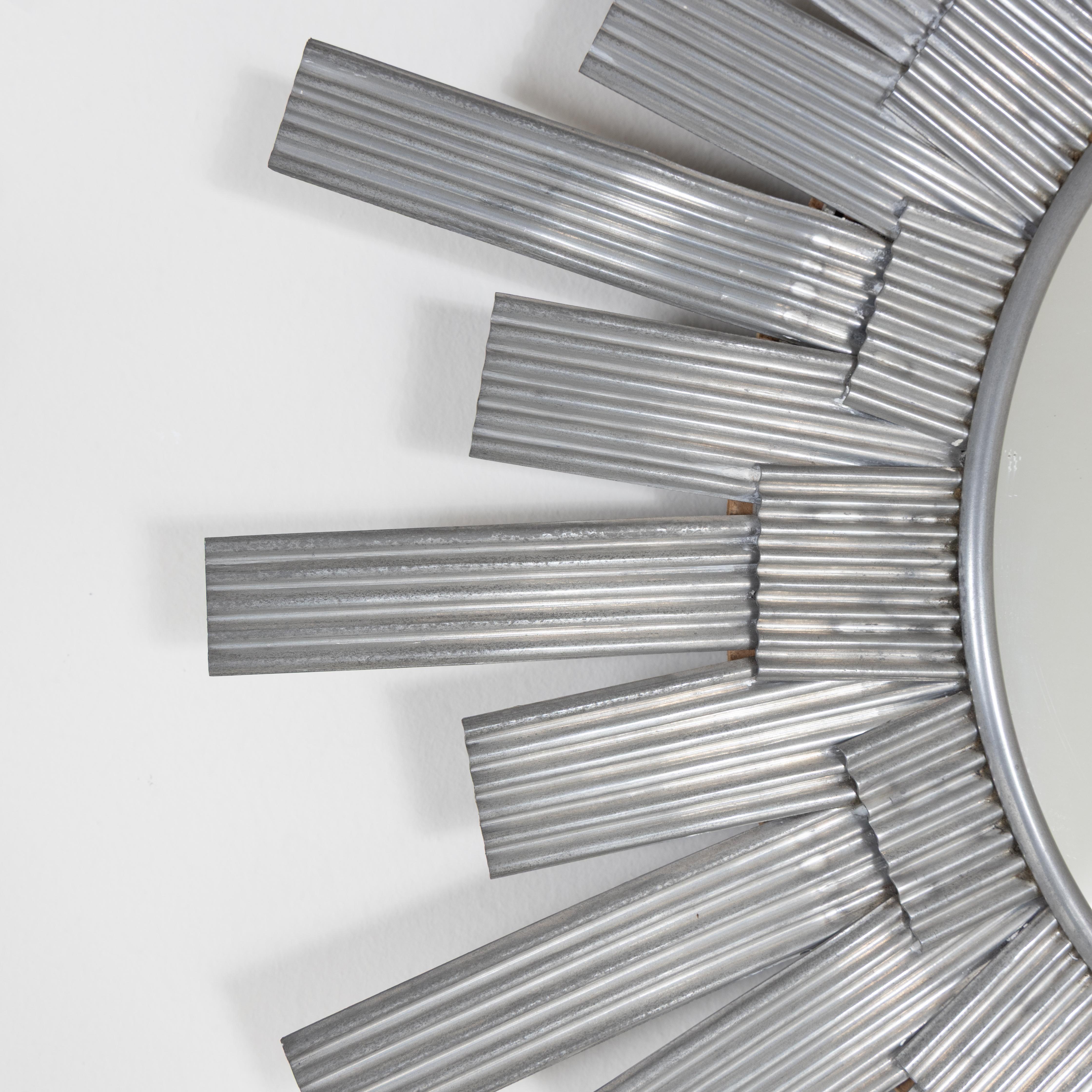 Miroir mural en tôle d'aluminium façonnée, produit par Bottega Gadda. en vente 5