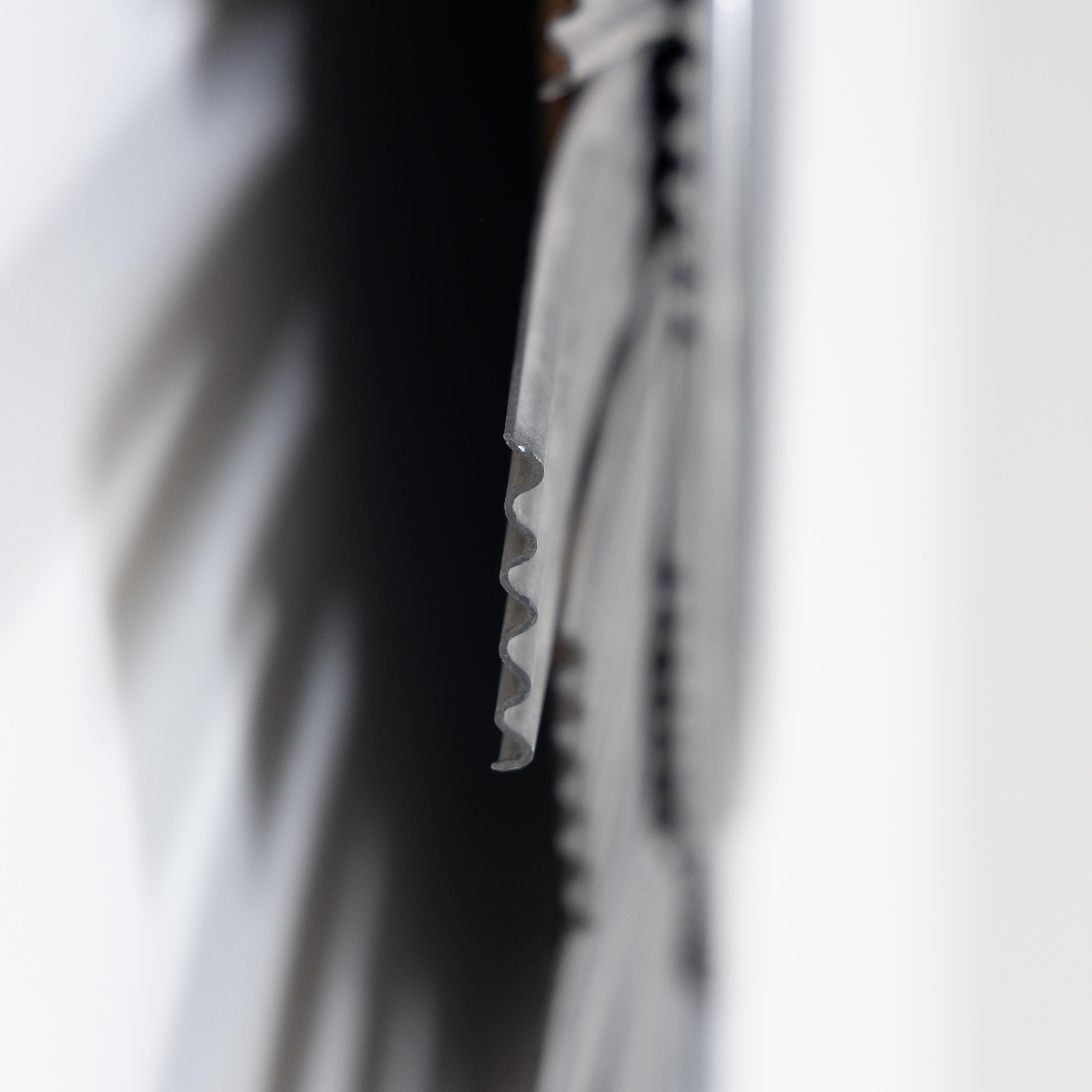 Miroir mural en tôle d'aluminium façonnée, produit par Bottega Gadda. en vente 6