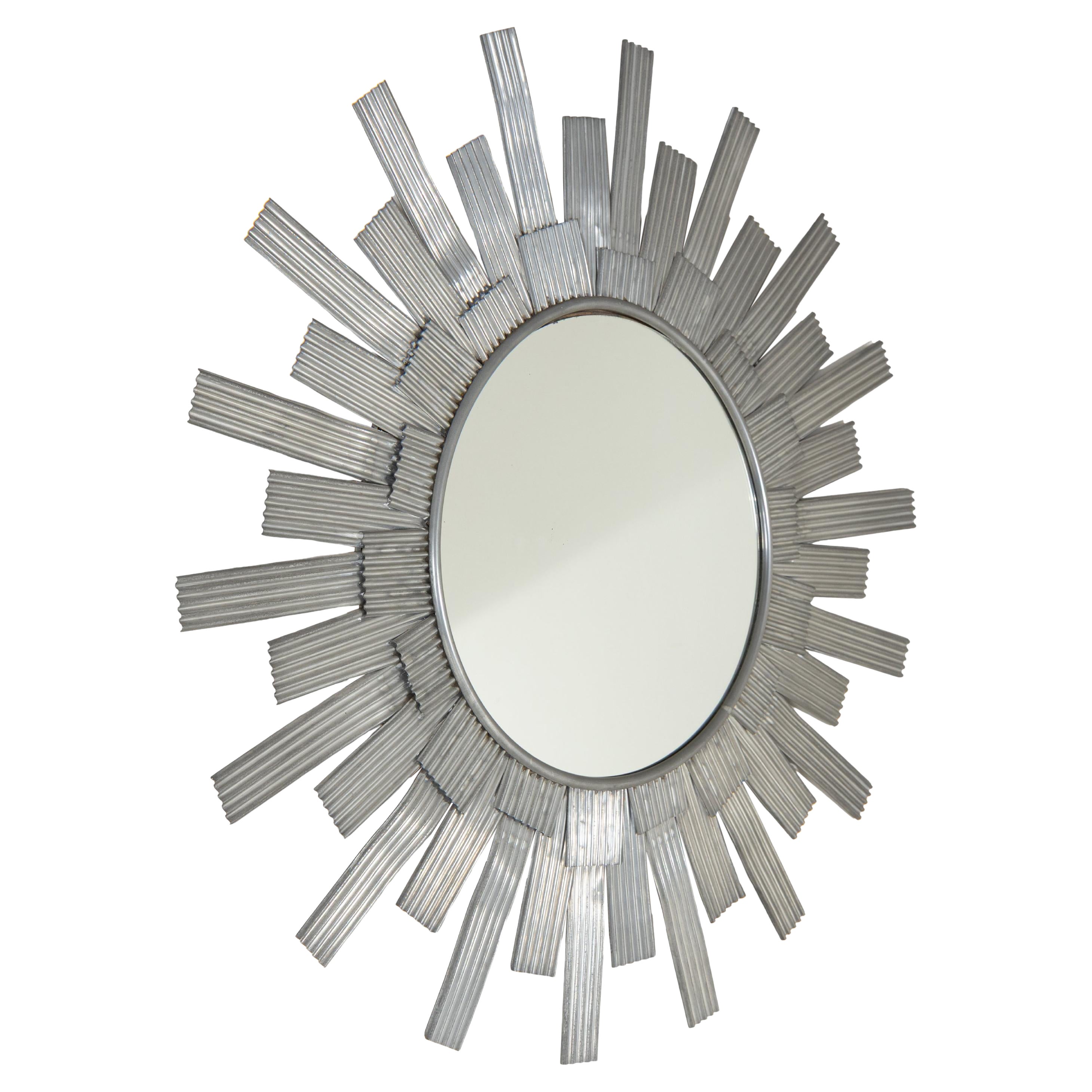 Miroir mural en tôle d'aluminium façonnée, produit par Bottega Gadda.