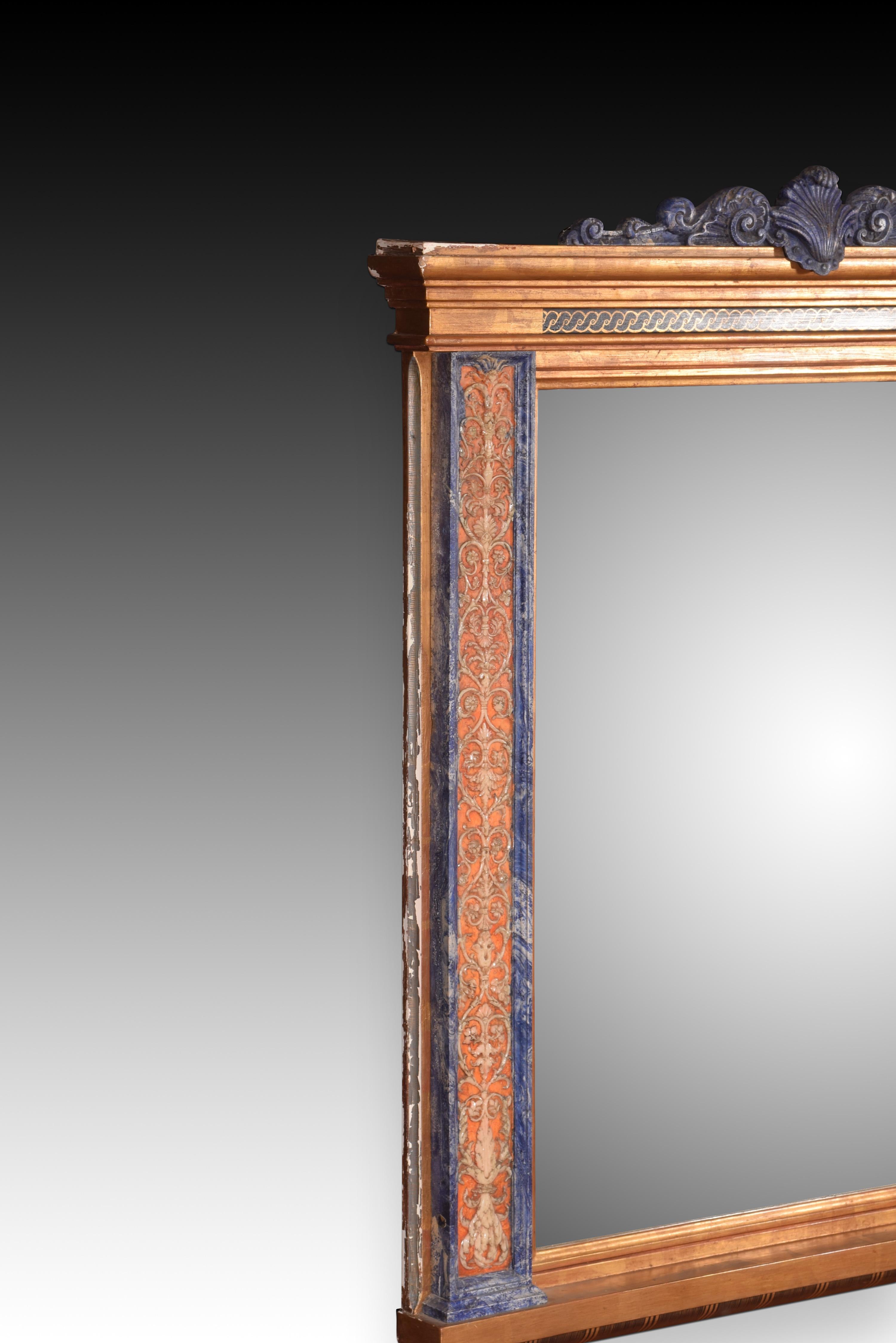 Spanish Wall mirror. Modeled alabaster. 20th century.  For Sale