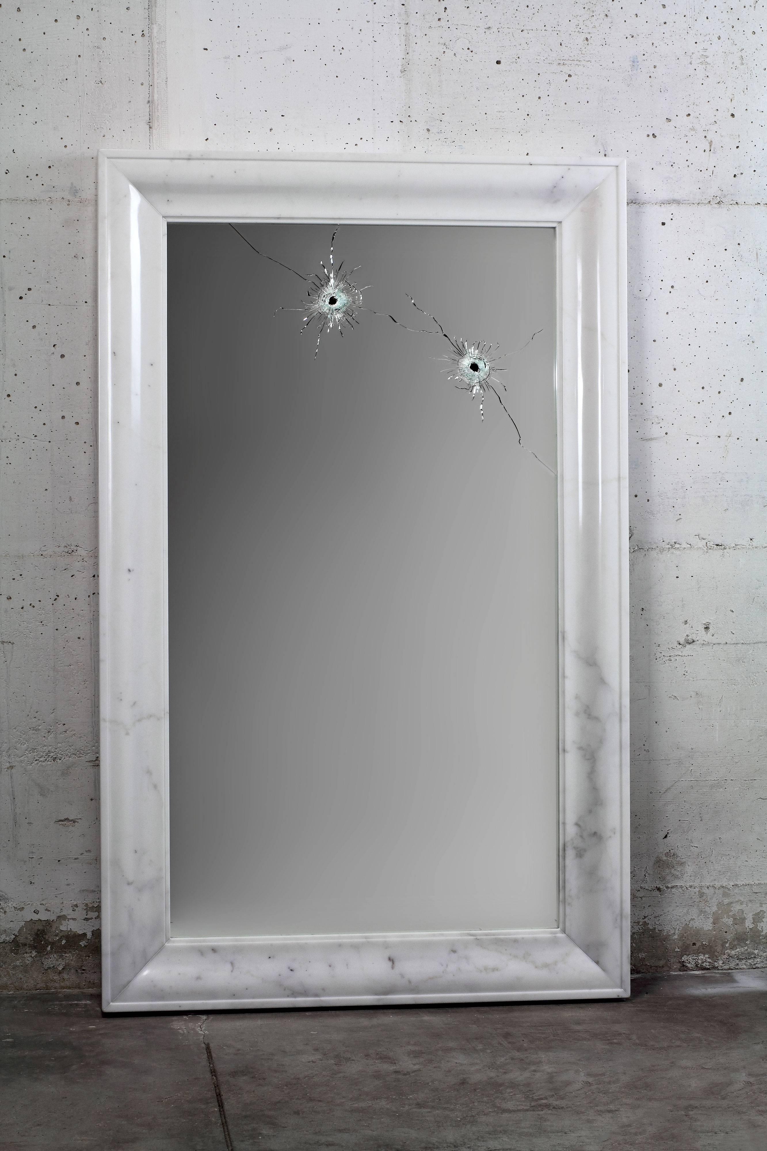 Wand- oder Konsolenspiegel Quadratischer Rahmen in grauem Marmor Sammlerstück Design Handgefertigt (21. Jahrhundert und zeitgenössisch) im Angebot