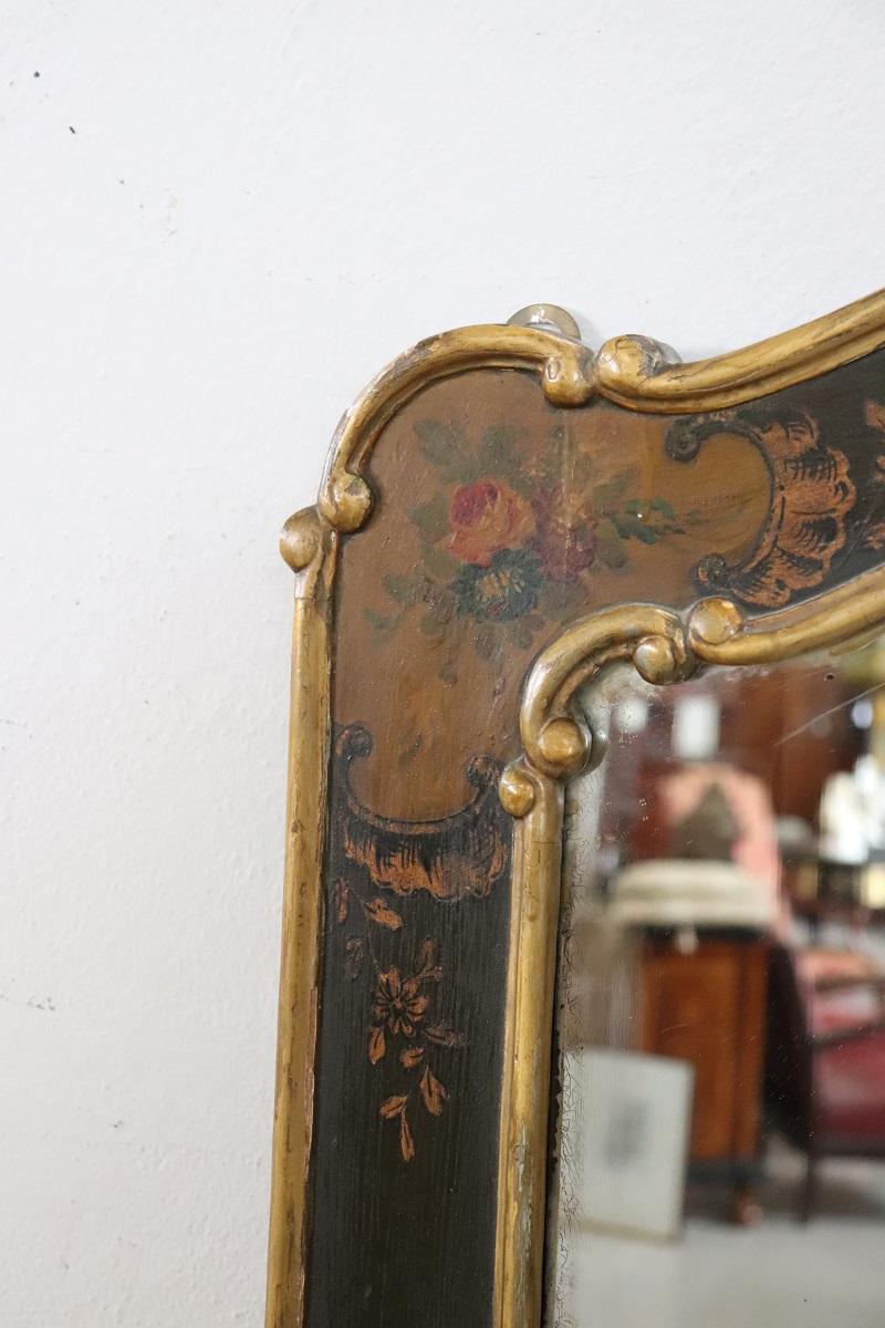 Miroir mural de style baroque vénitien avec cadre en bois laqué État moyen - En vente à Casale Monferrato, IT