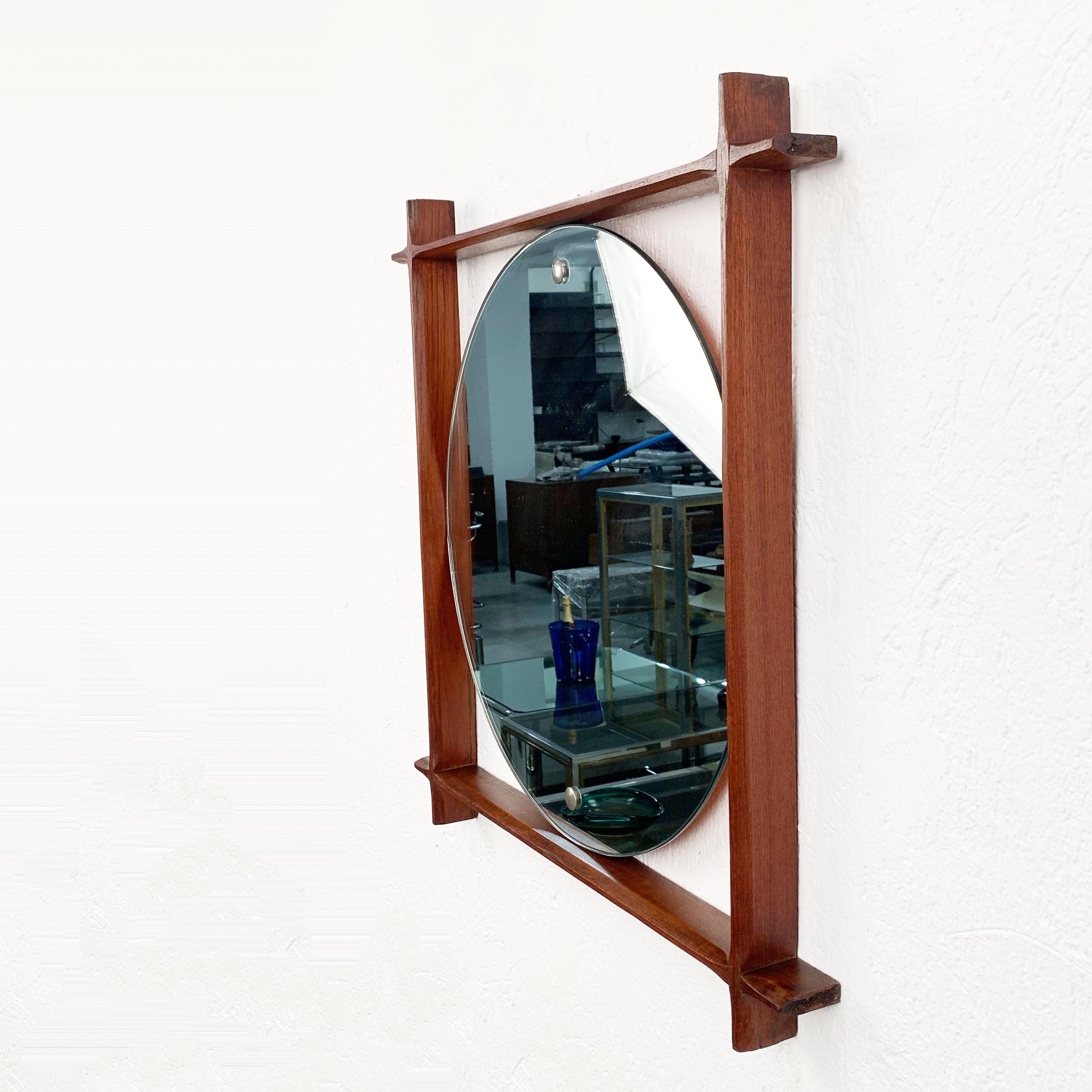 Round mirror with square frame. 1960s Italy, teak structure. Scandinavian style
Measures:
Frame 72 x 72 cm
Mirror diameter 59 cm

Vintage, signs of use of time.
