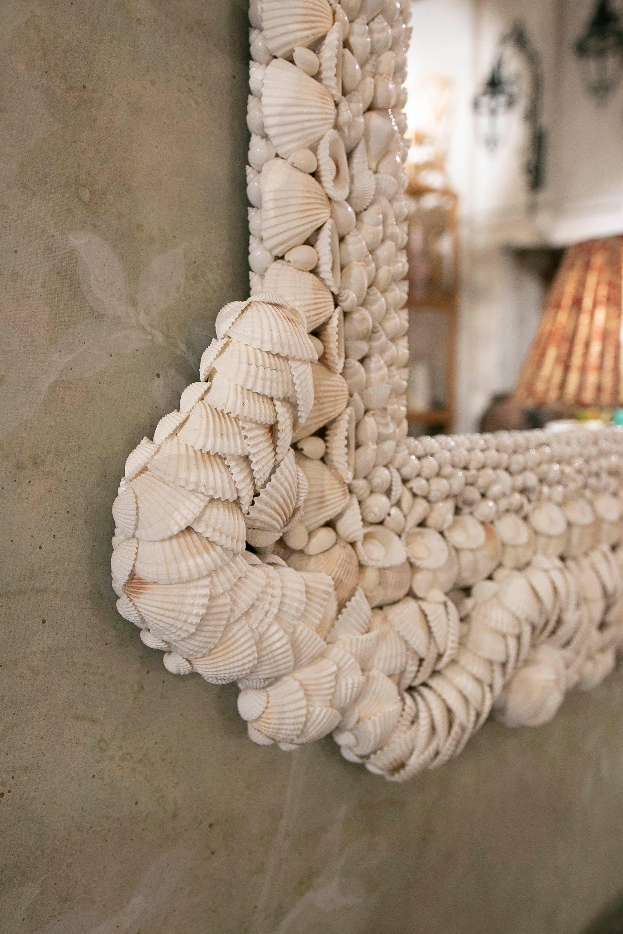 Wall Mirror with Top Made of Seashells and Conch Shells 6