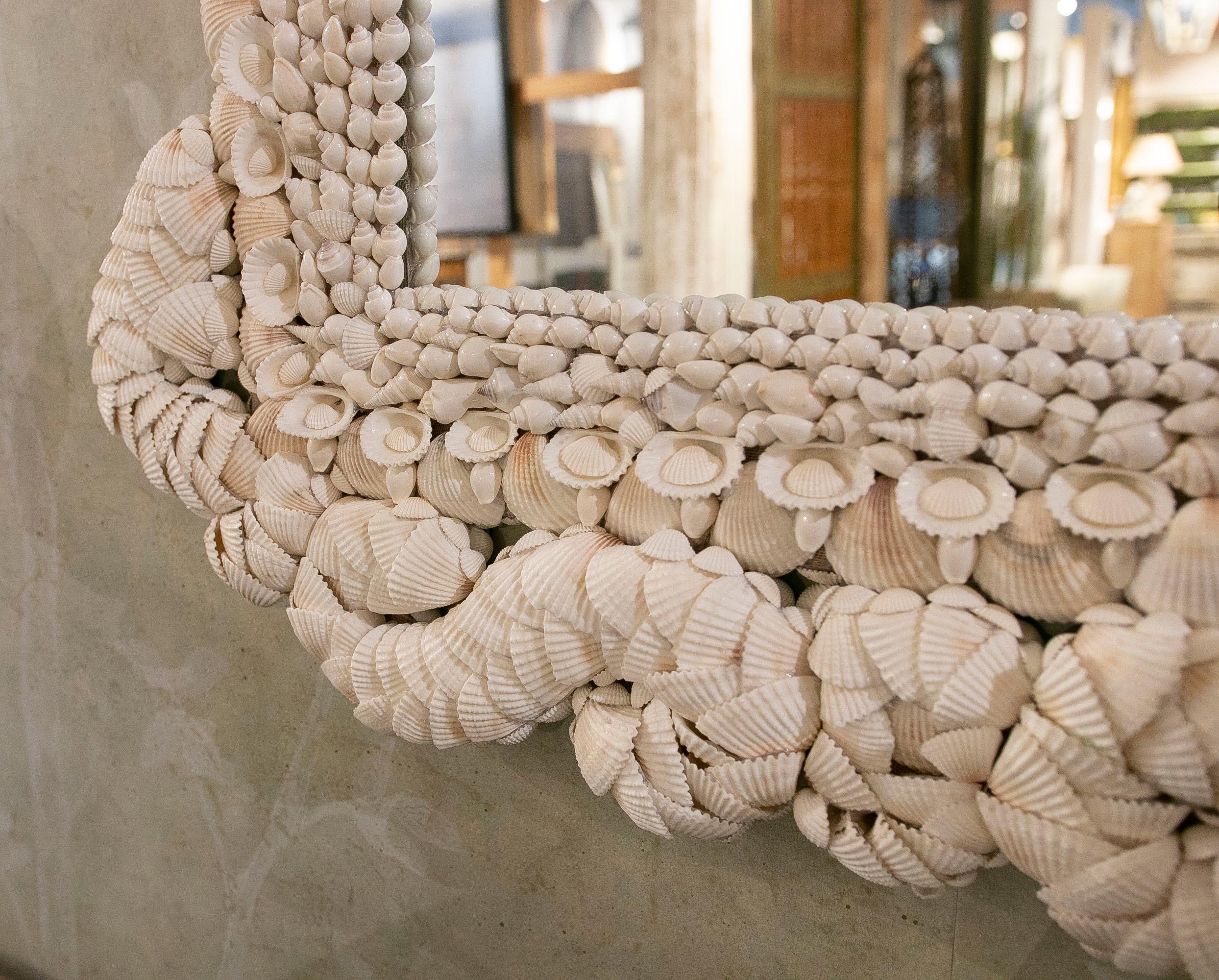 Wall Mirror with Top Made of Seashells and Conch Shells In Good Condition In Marbella, ES