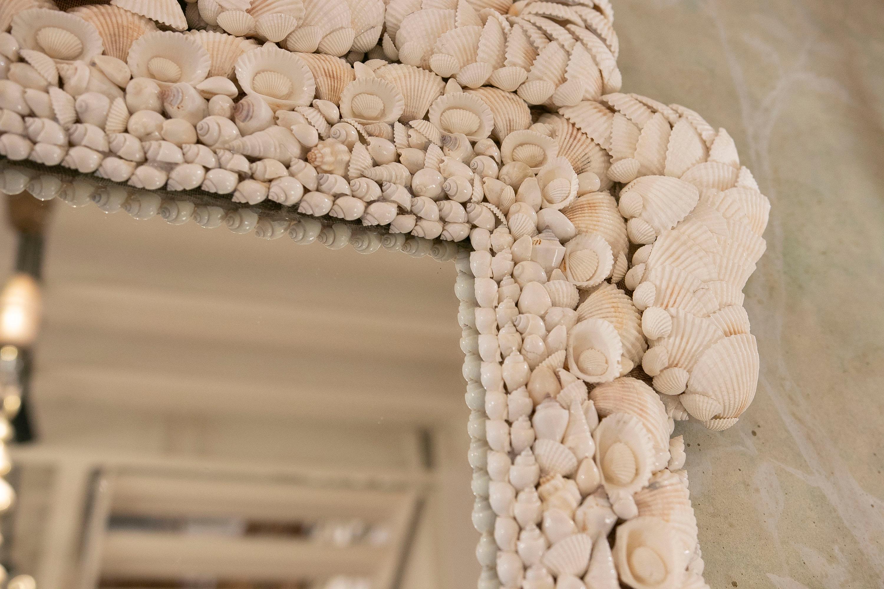 Wall Mirror with Top Made of Seashells and Conch Shells 3
