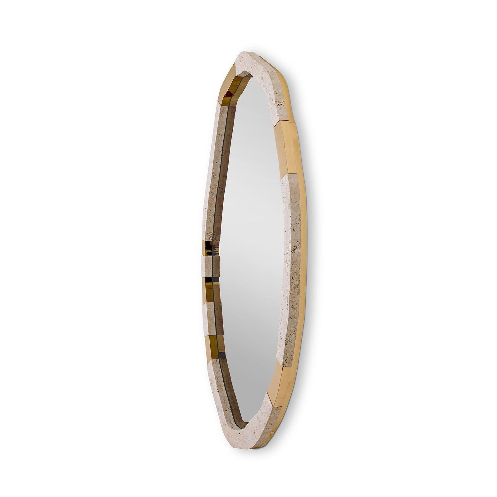 Moderne Miroir mural avec cadre en pierre de travertin et détails métalliques en vente