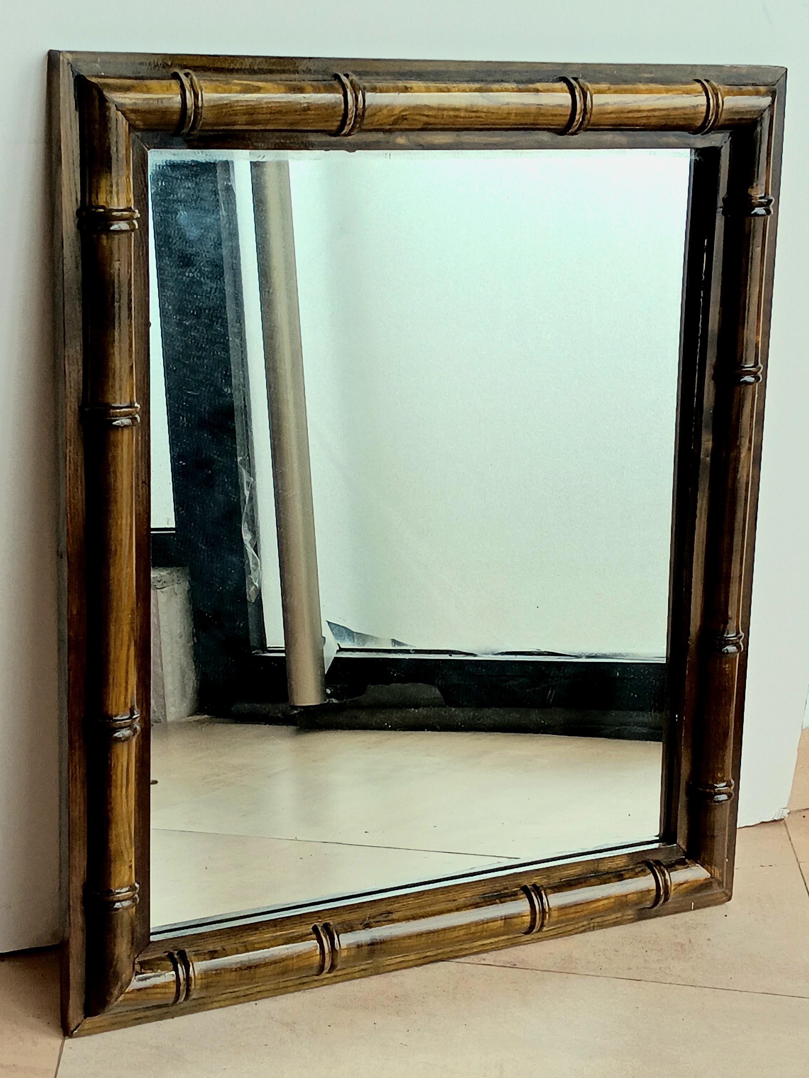 Specchio da parete in finto bambù Hollywood Regency Wood Italia anni '70 in vendita 9