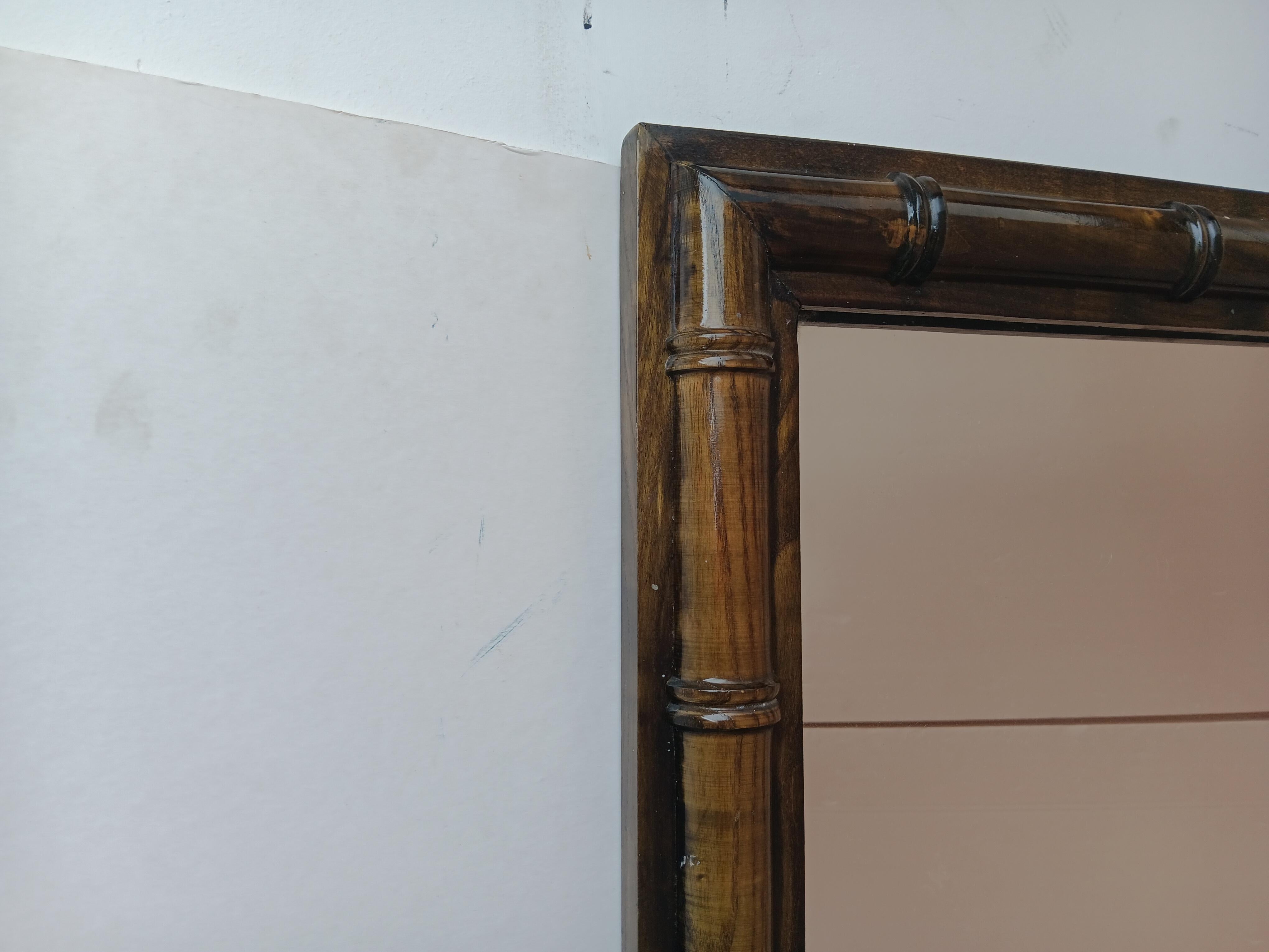 Specchio da parete in finto bambù Hollywood Regency Wood Italia anni '70 in vendita 1