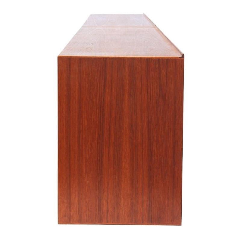 Danese Armadi a muro in teak di Hans J. Wegner per Johannes Hansen, 1951 in vendita