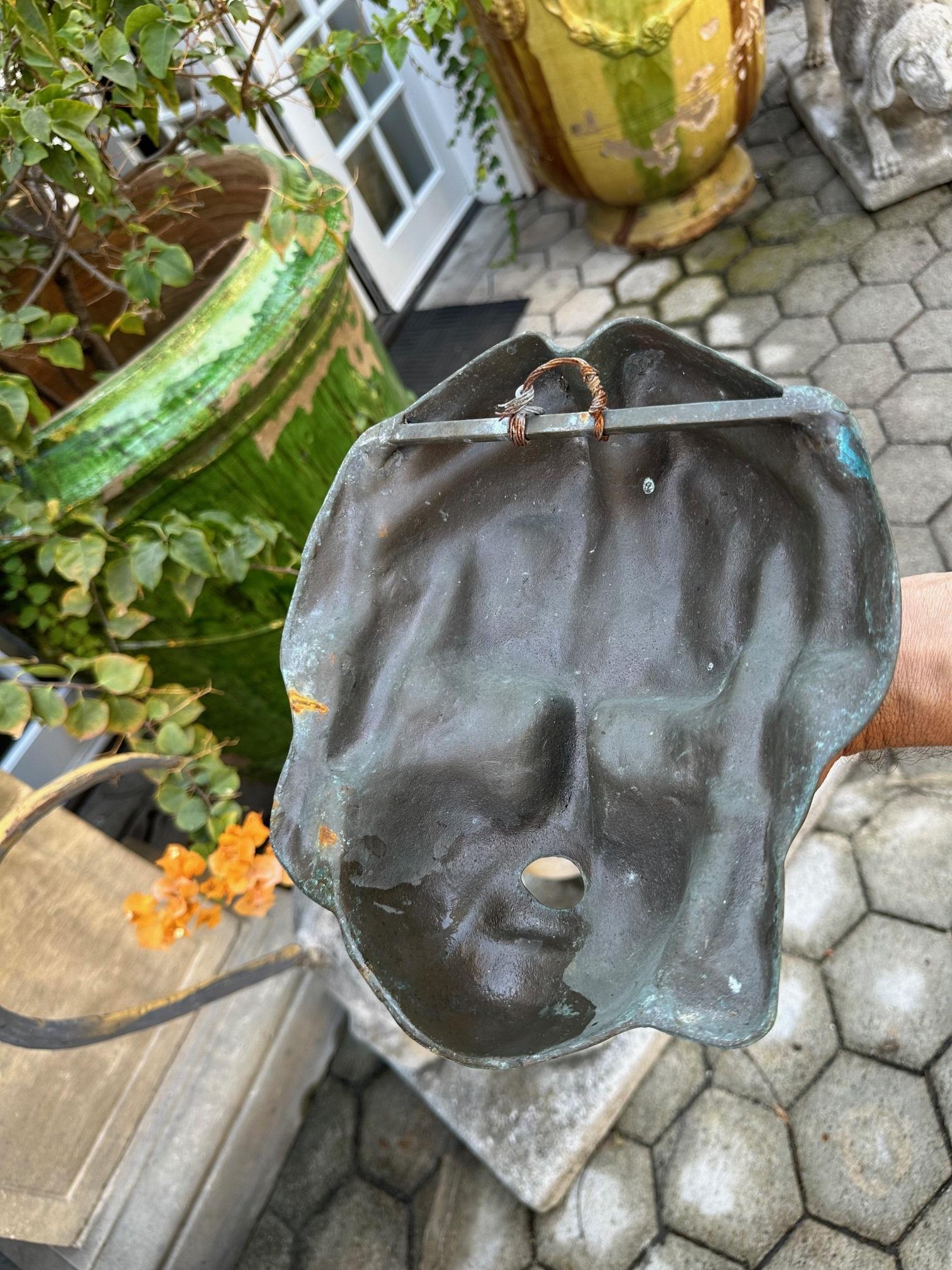 Fuente de pared con caño Cabeza de niña de bronce fundido Elemento decorativo de agua Antigüedades CA en venta 7