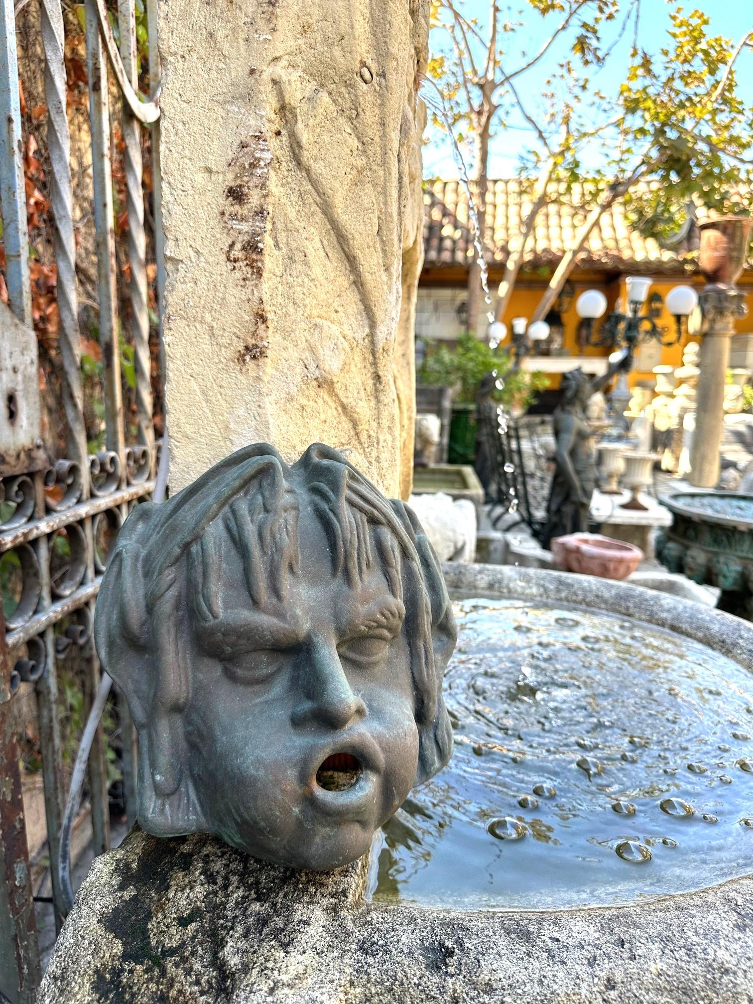 Fuente de pared con caño Cabeza de niña de bronce fundido Elemento decorativo de agua Antigüedades CA en venta 9