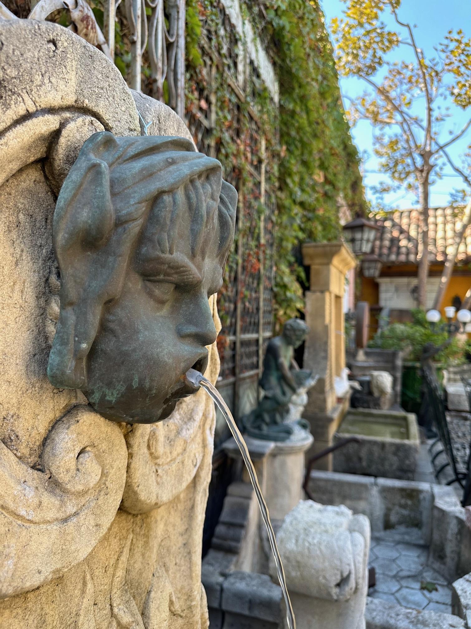 Fuente de pared con caño Cabeza de niña de bronce fundido Elemento decorativo de agua Antigüedades CA Estadounidense en venta