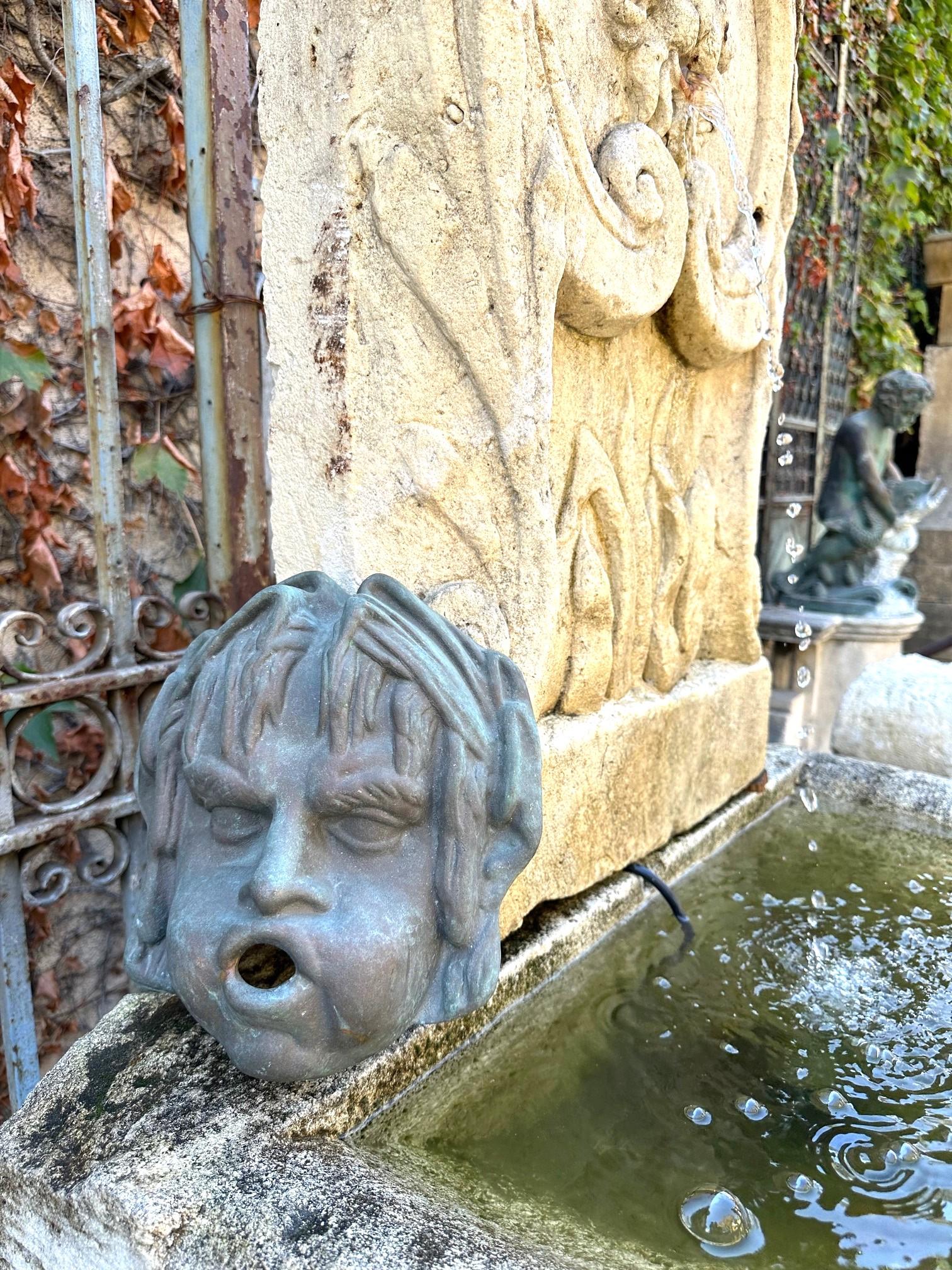 Fuente de pared con caño Cabeza de niña de bronce fundido Elemento decorativo de agua Antigüedades CA Vaciado en venta