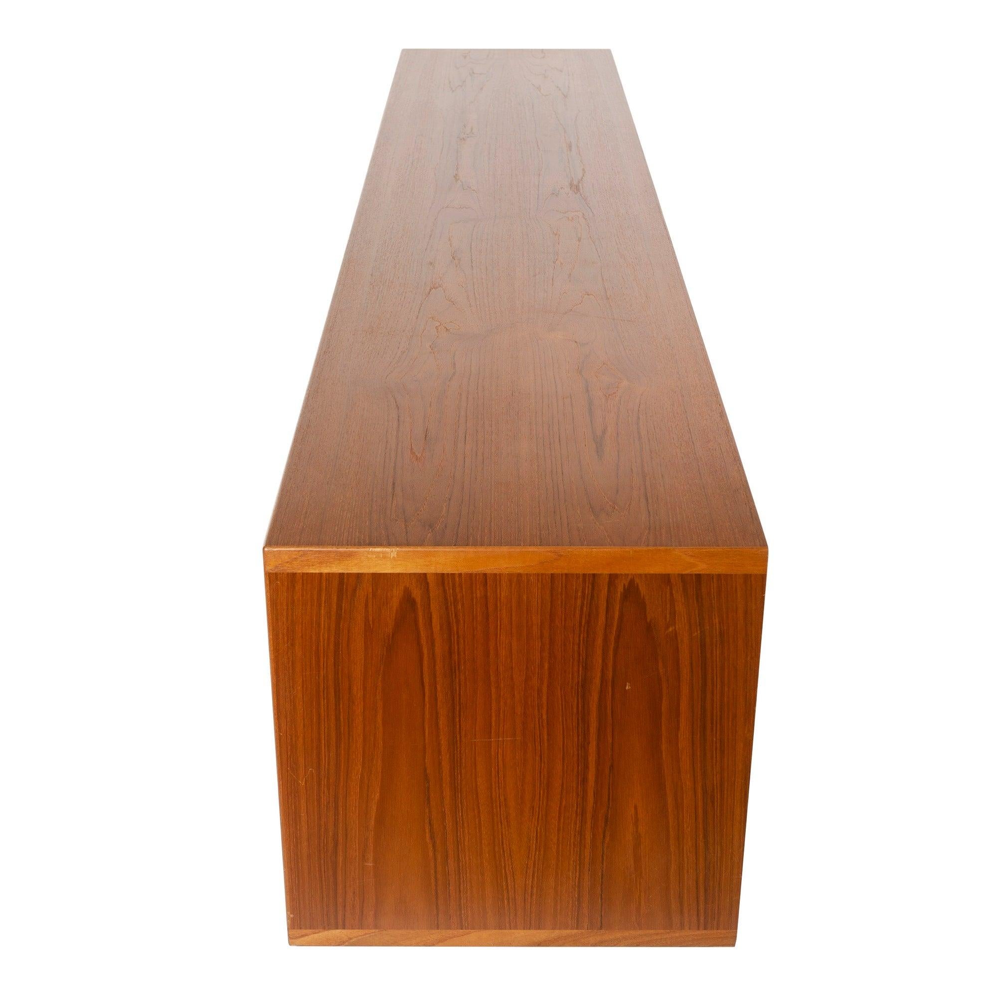 Armadio a muro in teak di Hans J. Wegner per Johannes Hansen, 1952 In condizioni discrete in vendita a Sagaponack, NY