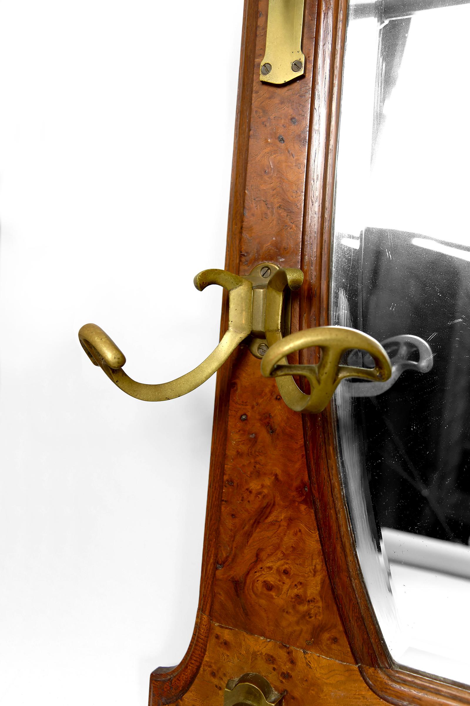 Inizio XX secolo Appendiabiti da parete in stile Art Nouveau, in Oak, Olmo e Bronzo, 1900 in vendita