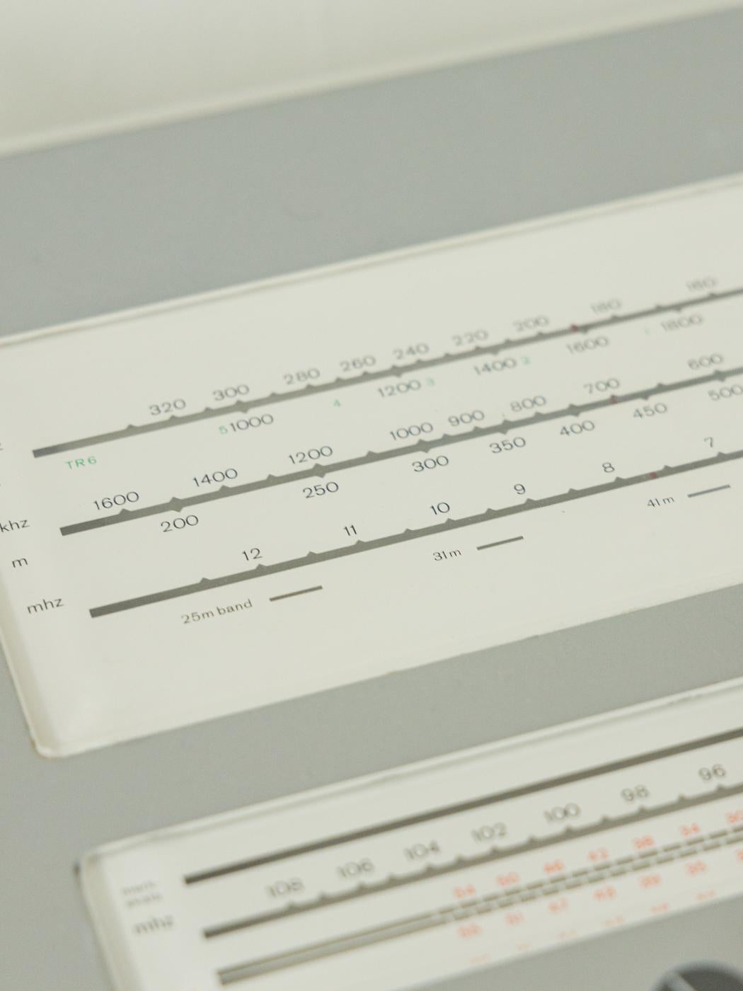 Wall-mounted audio system Dieter Rams, Braun 6