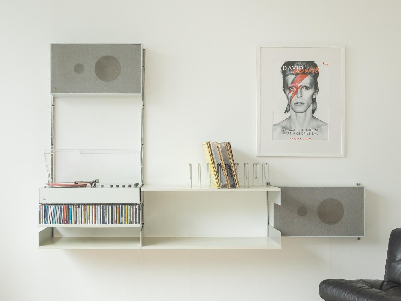 Unique wall-mounted wall-mounted system audio system by Dieter Rams for Braun from the 1960s. High-quality construction featuring four aluminum E-profiles, four shelves, several record compartments, two L450 speakers and a compact audio system model