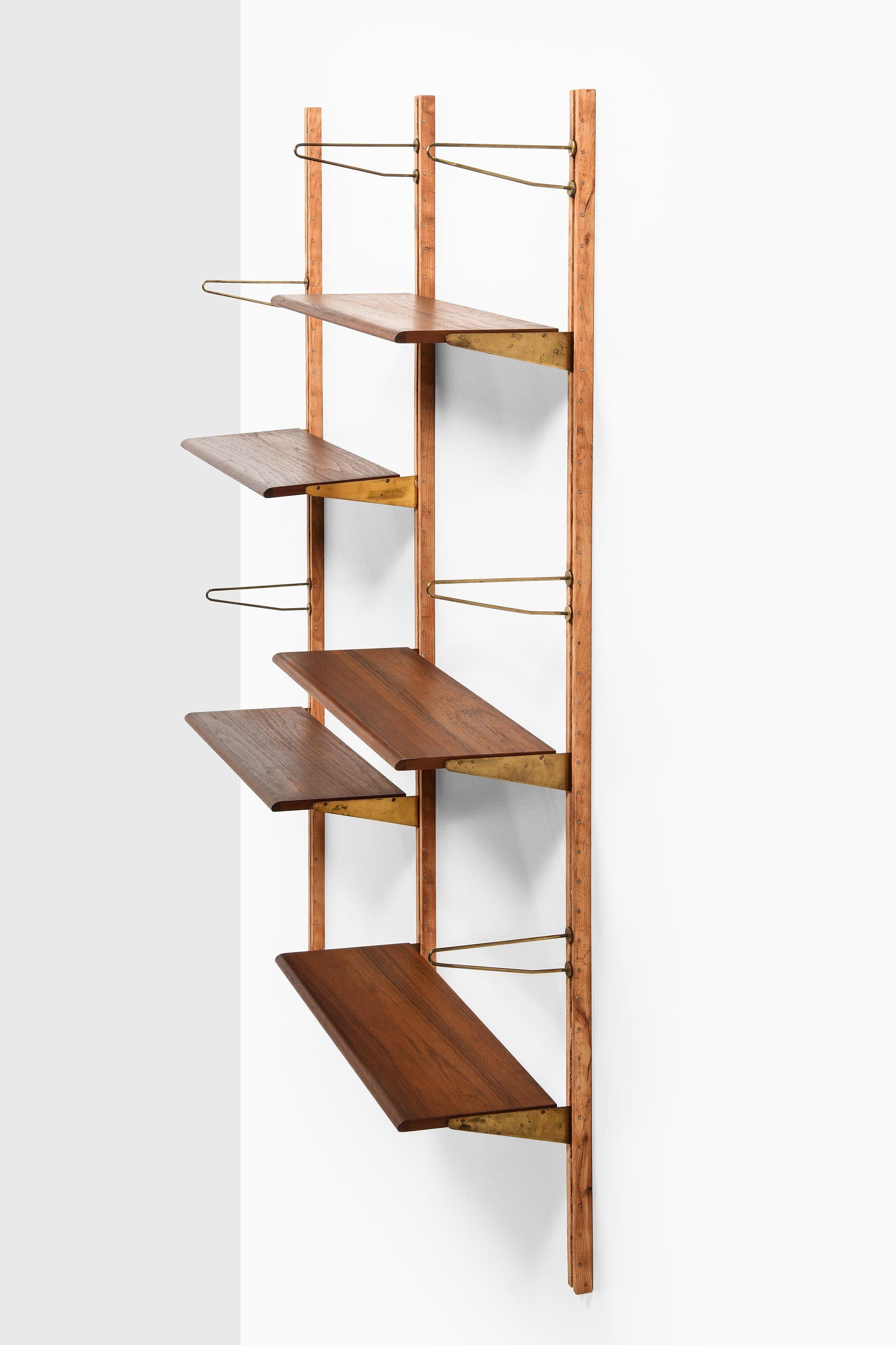 Mid-Century moderno Libreria a muro in teak, faggio e ottone di Finn Juhls, 1956 in vendita